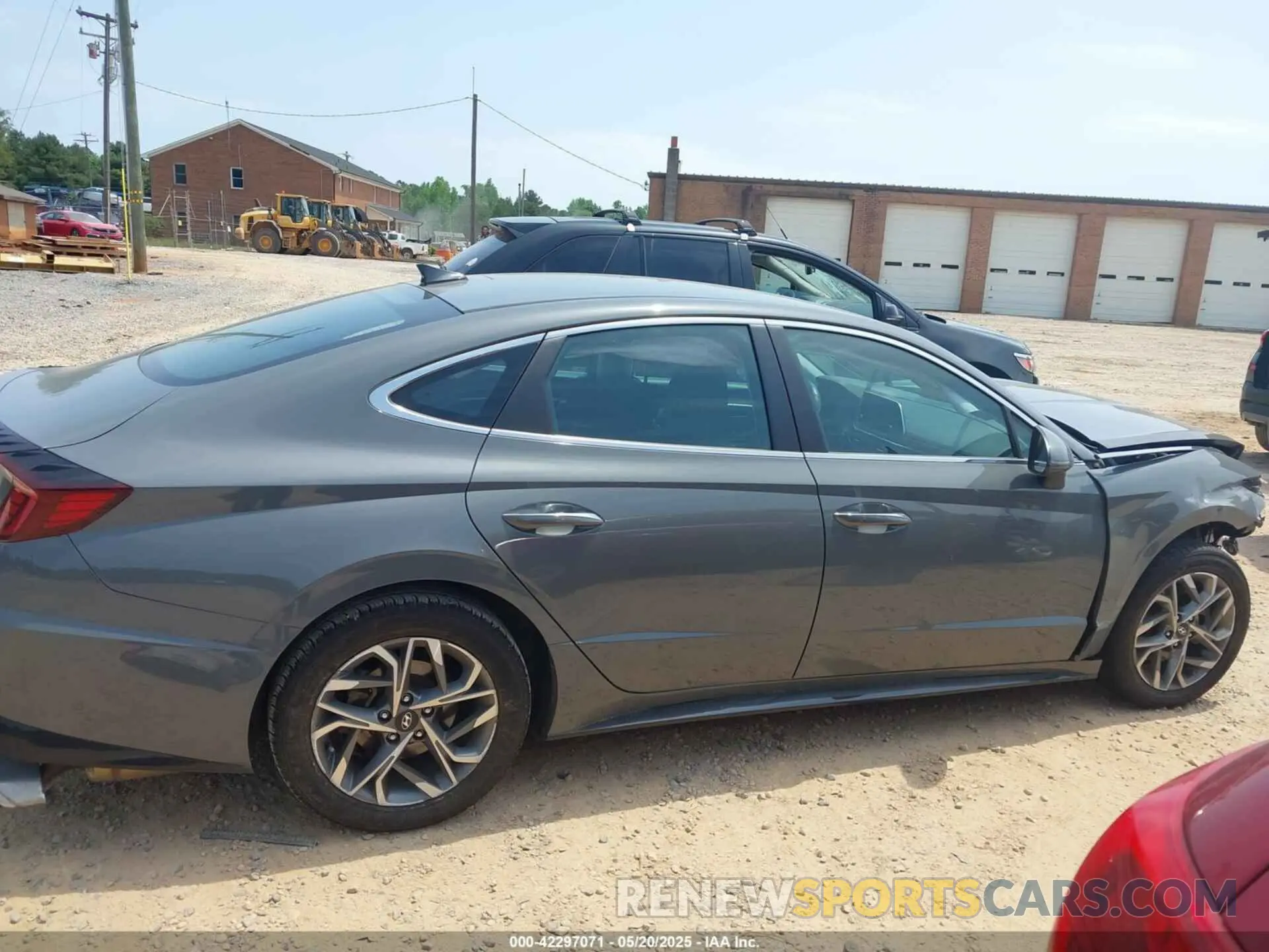 13 Photograph of a damaged car 5NPEF4JA9LH022606 HYUNDAI SONATA 2020