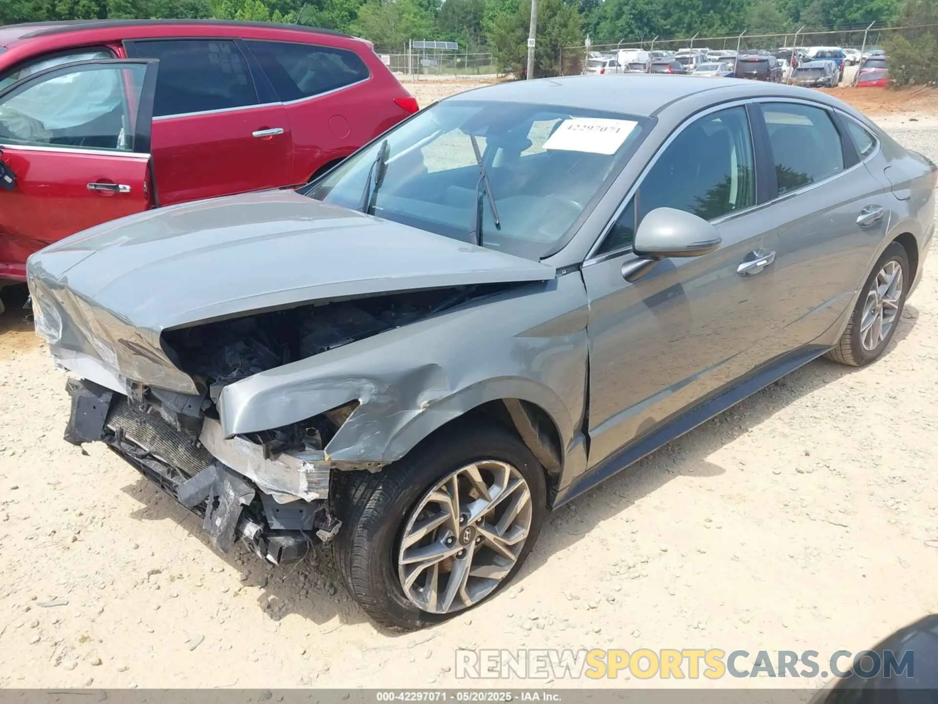 2 Photograph of a damaged car 5NPEF4JA9LH022606 HYUNDAI SONATA 2020