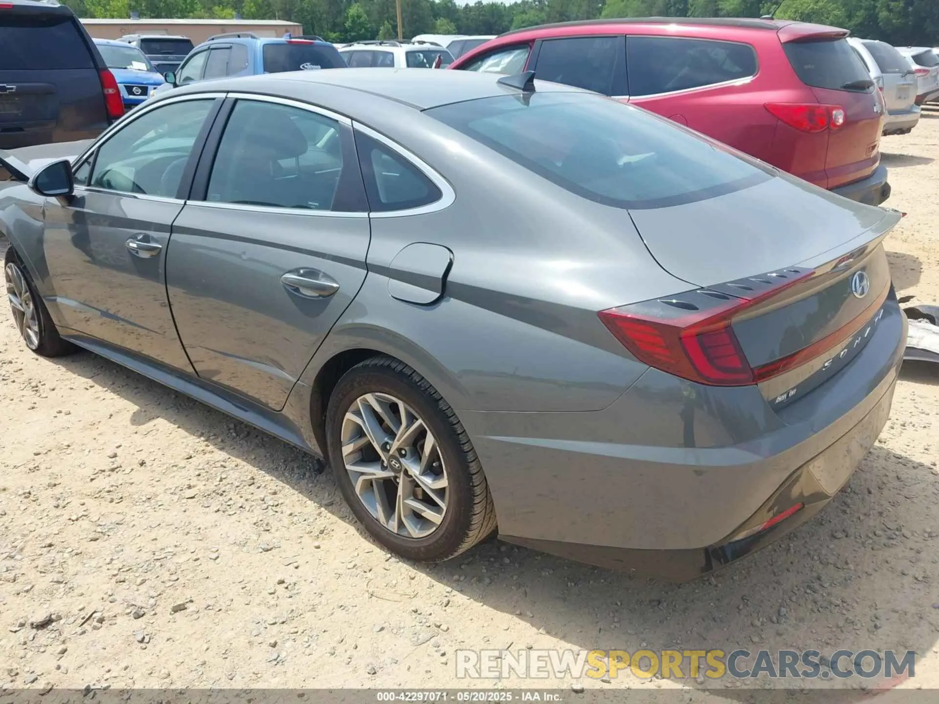 3 Photograph of a damaged car 5NPEF4JA9LH022606 HYUNDAI SONATA 2020