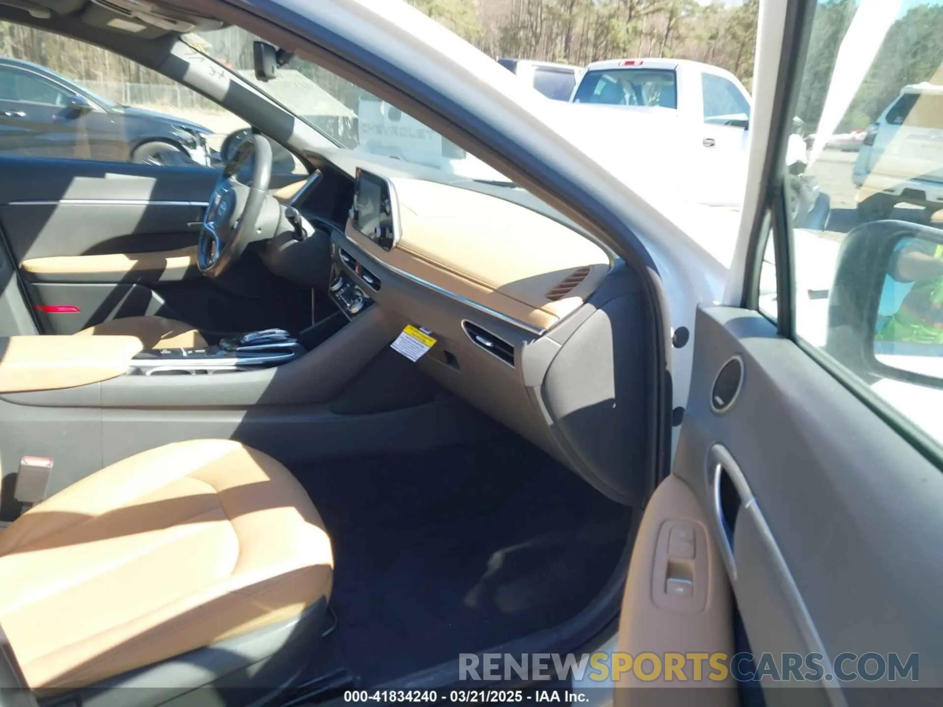 5 Photograph of a damaged car 5NPEF4JAXLH016698 HYUNDAI SONATA 2020