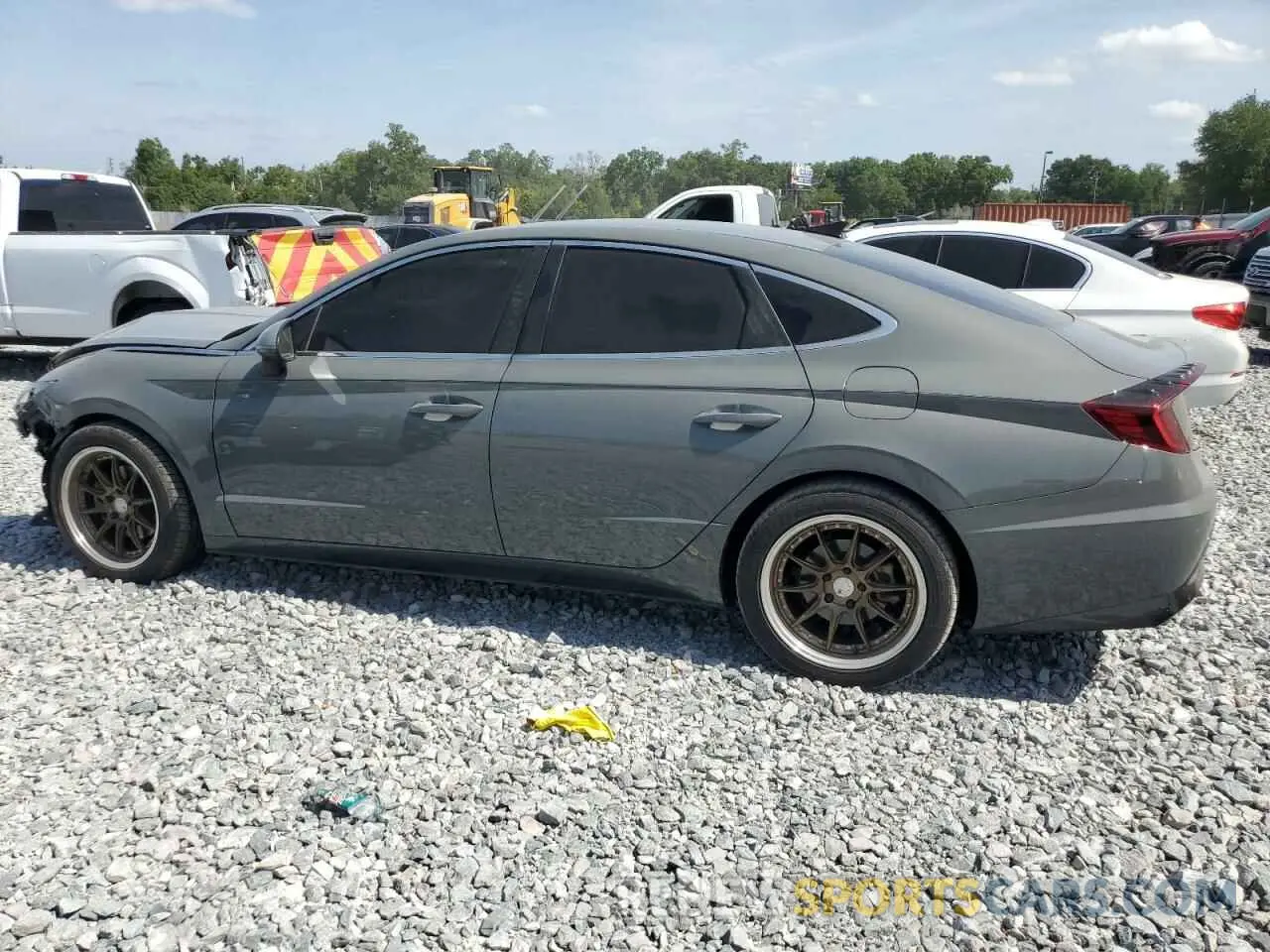 2 Photograph of a damaged car 5NPEF4JAXLH051757 HYUNDAI SONATA 2020