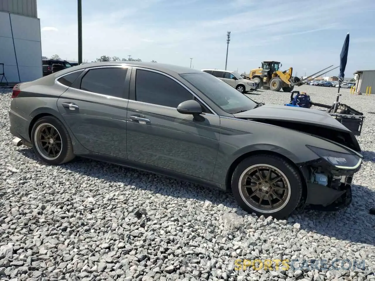 4 Photograph of a damaged car 5NPEF4JAXLH051757 HYUNDAI SONATA 2020