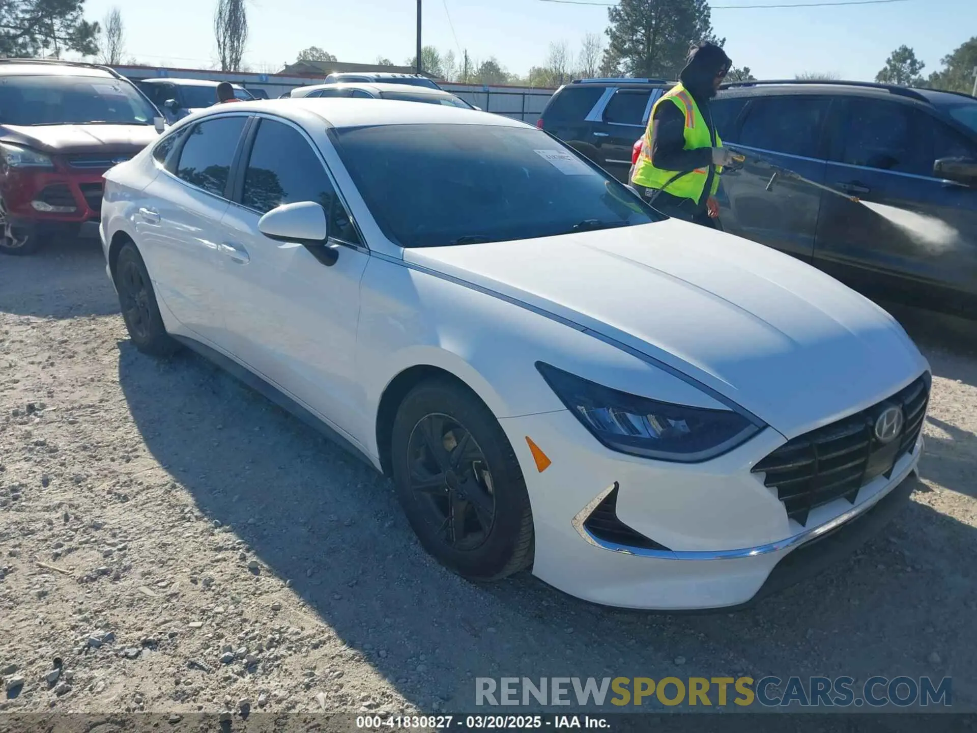 1 Photograph of a damaged car 5NPEG4JA2LH005983 HYUNDAI SONATA 2020