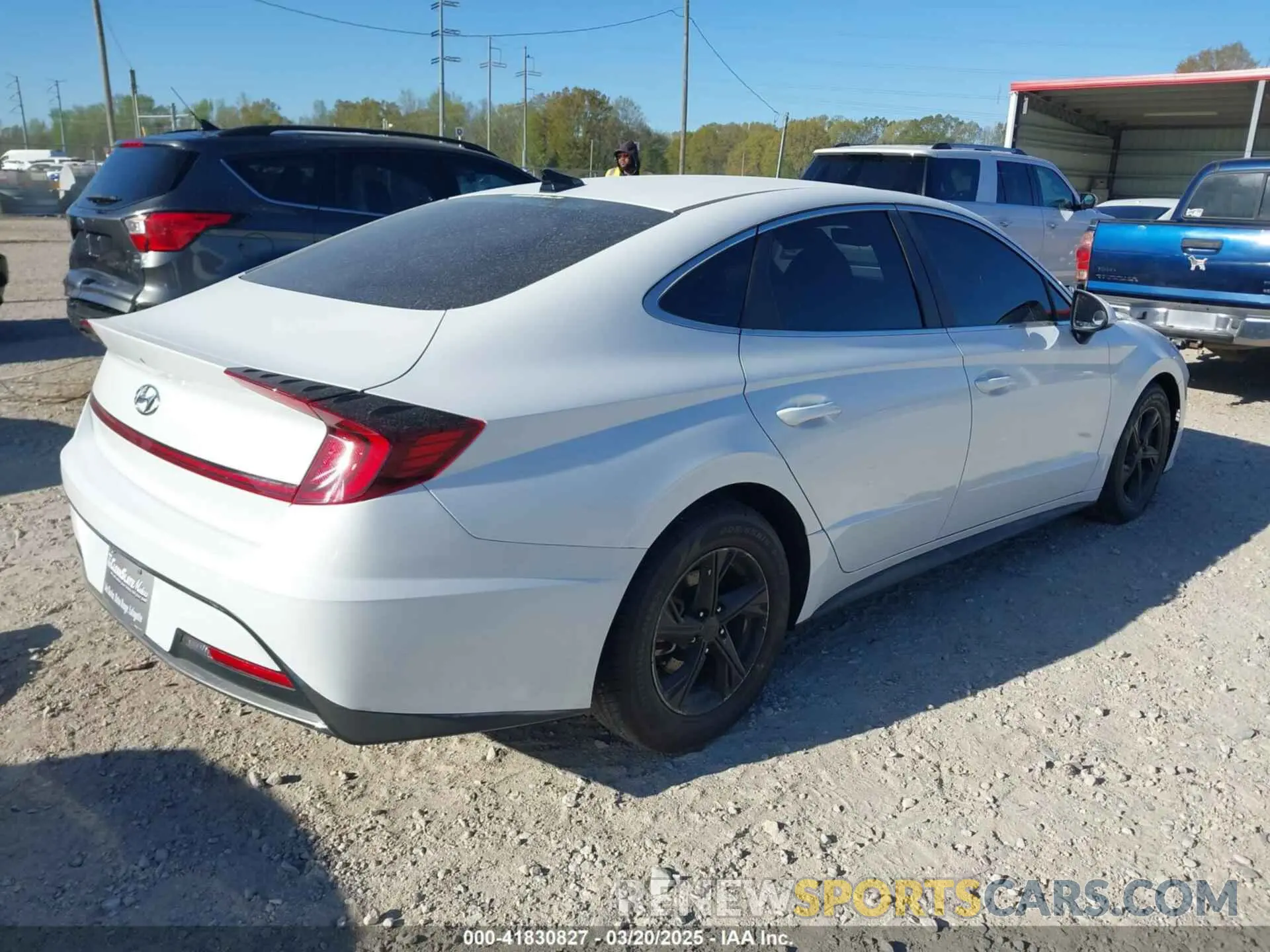 4 Photograph of a damaged car 5NPEG4JA2LH005983 HYUNDAI SONATA 2020