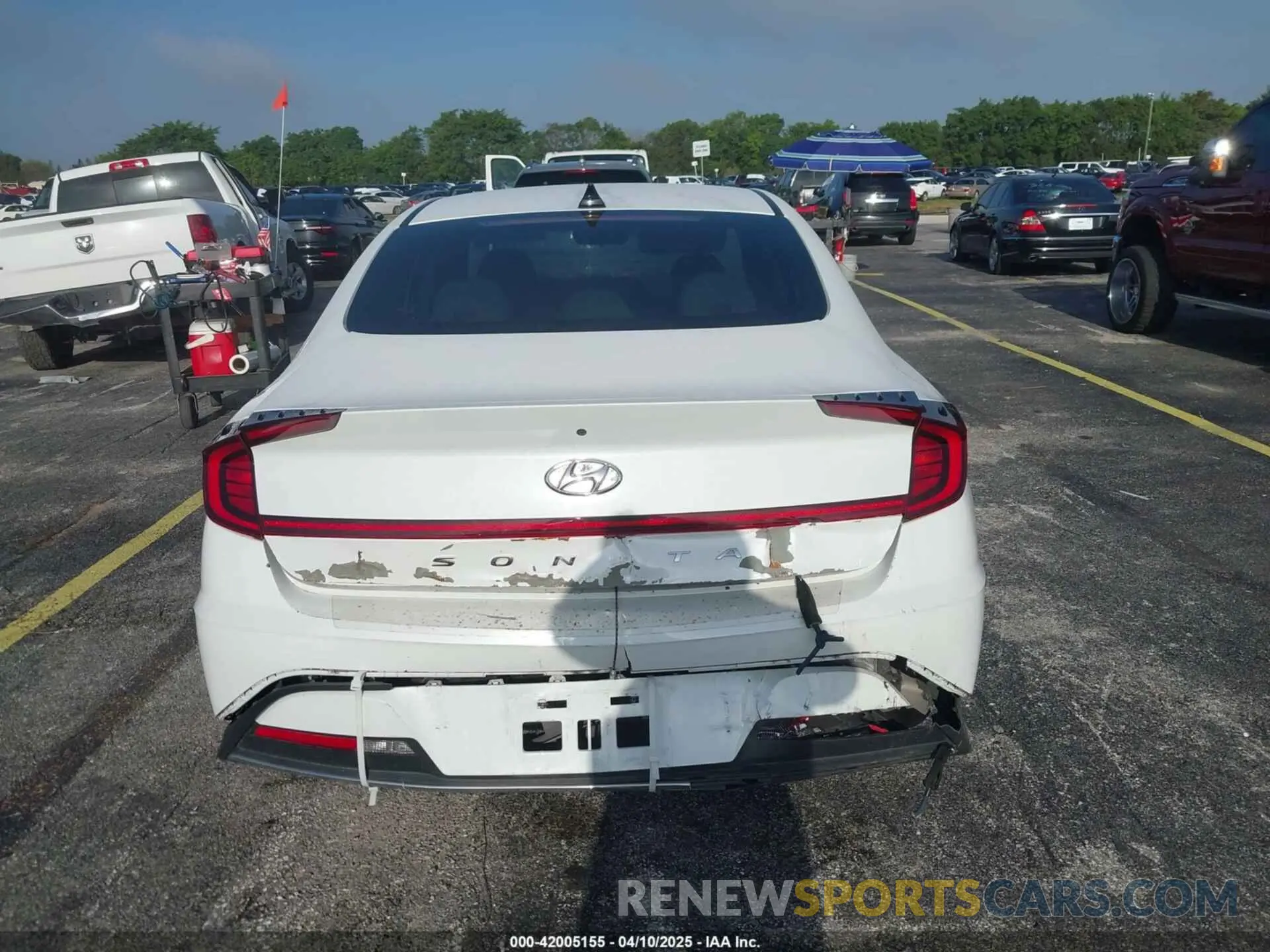 16 Photograph of a damaged car 5NPEG4JA4LH043554 HYUNDAI SONATA 2020