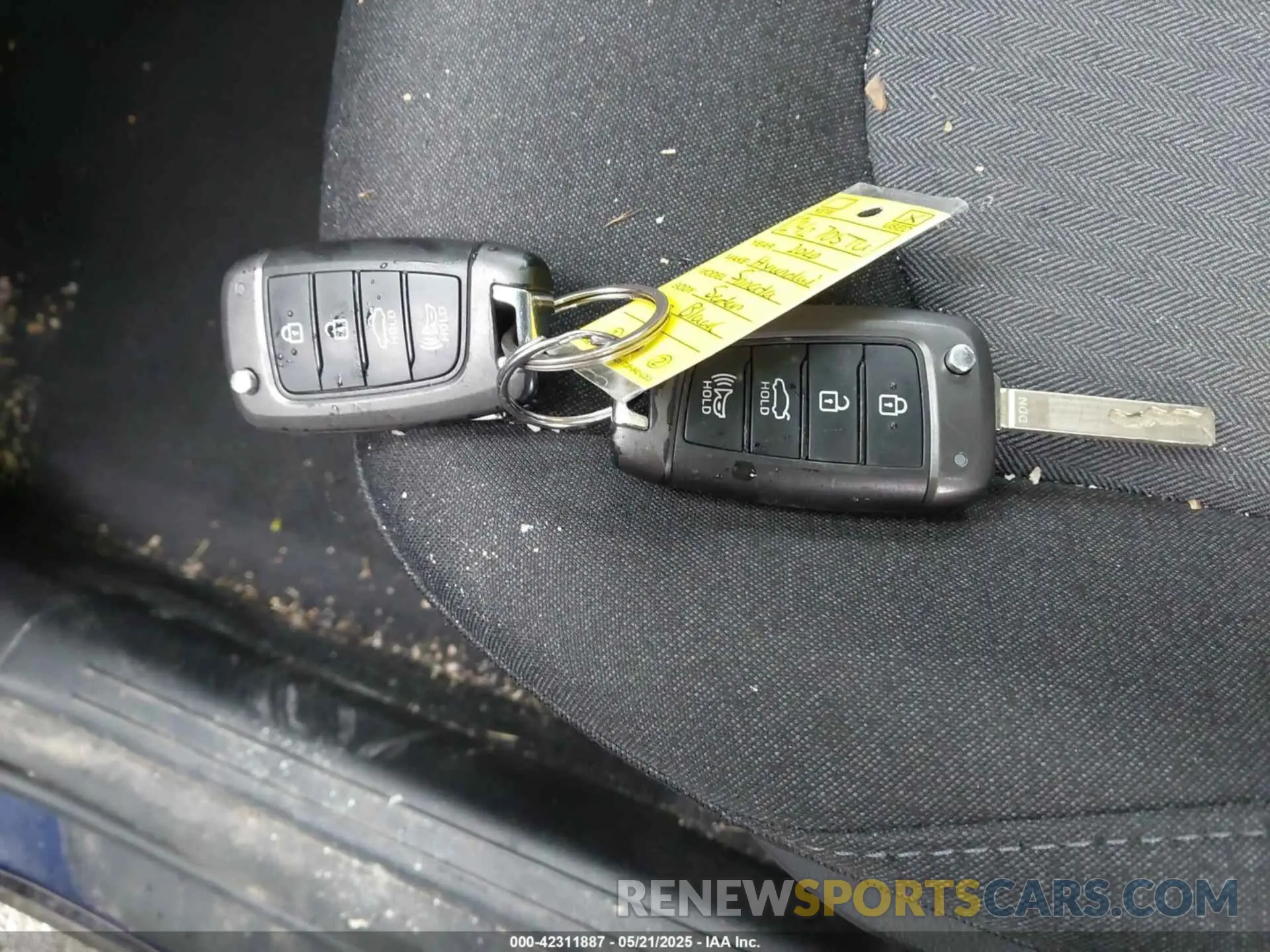 11 Photograph of a damaged car 5NPEG4JA5LH038881 HYUNDAI SONATA 2020