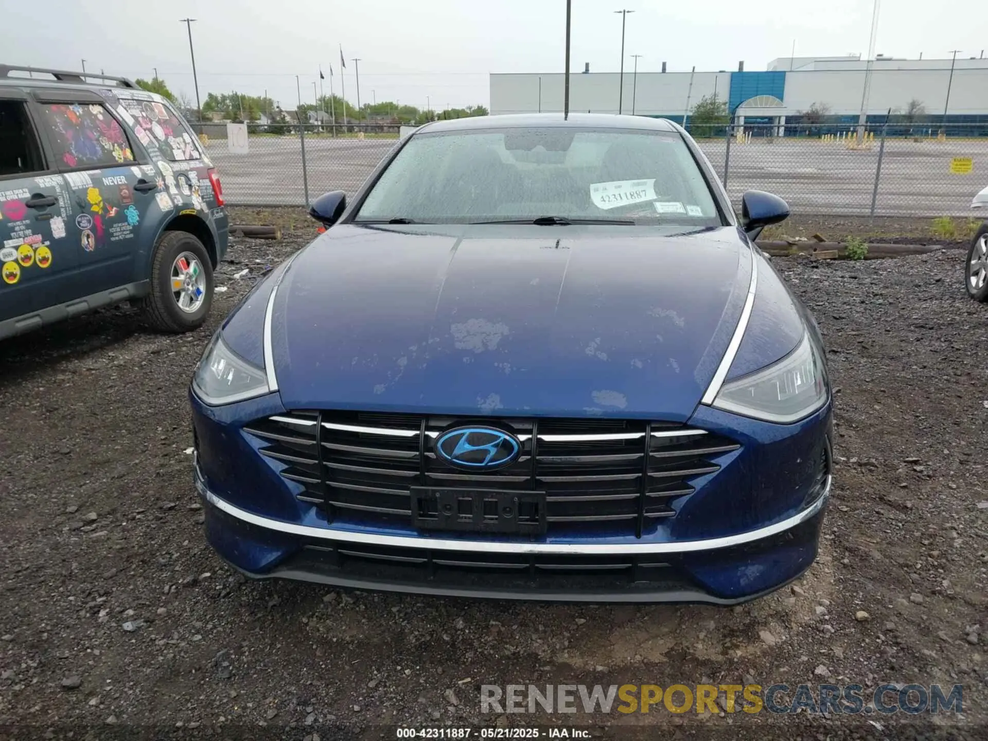 12 Photograph of a damaged car 5NPEG4JA5LH038881 HYUNDAI SONATA 2020