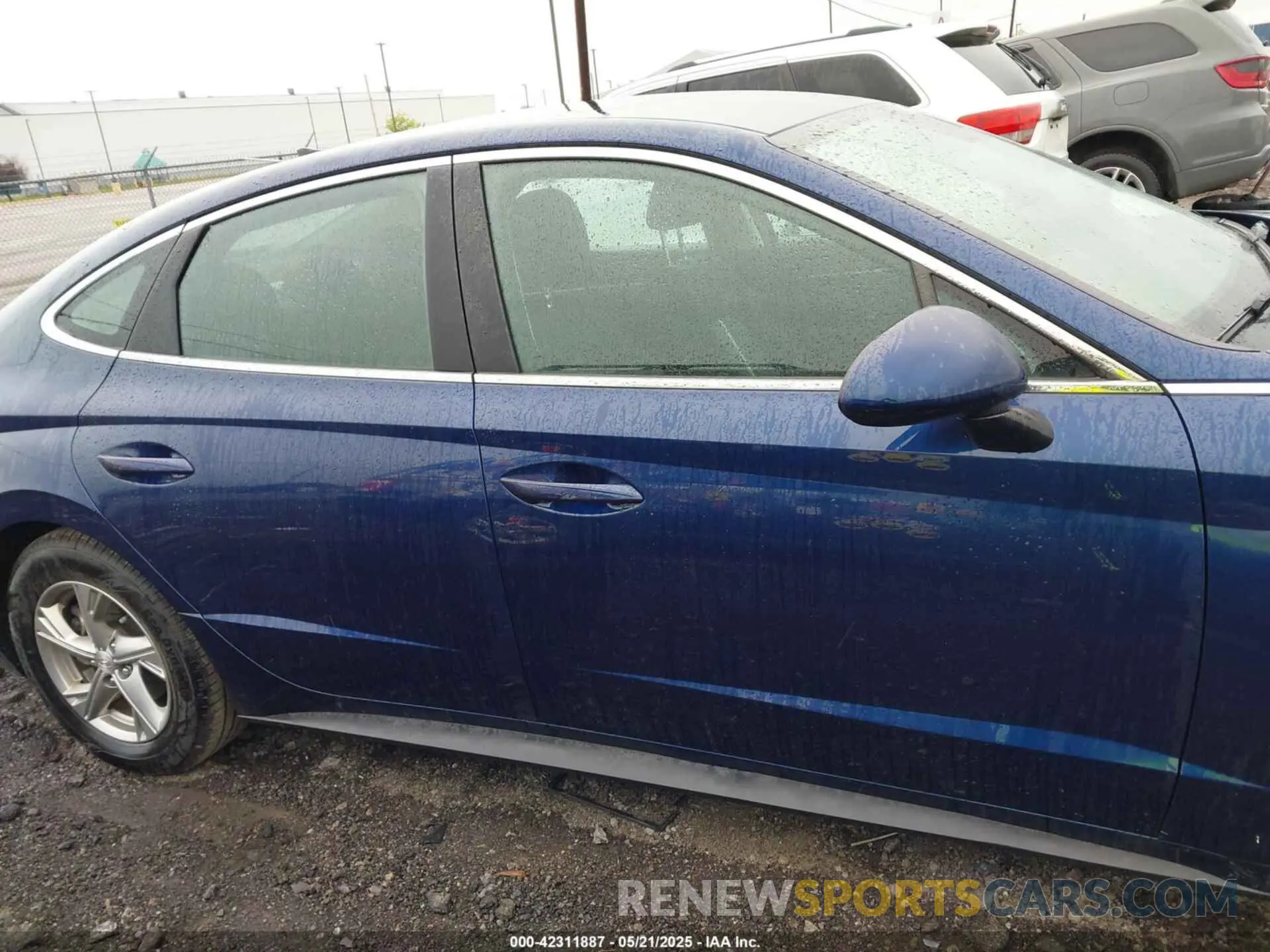 13 Photograph of a damaged car 5NPEG4JA5LH038881 HYUNDAI SONATA 2020