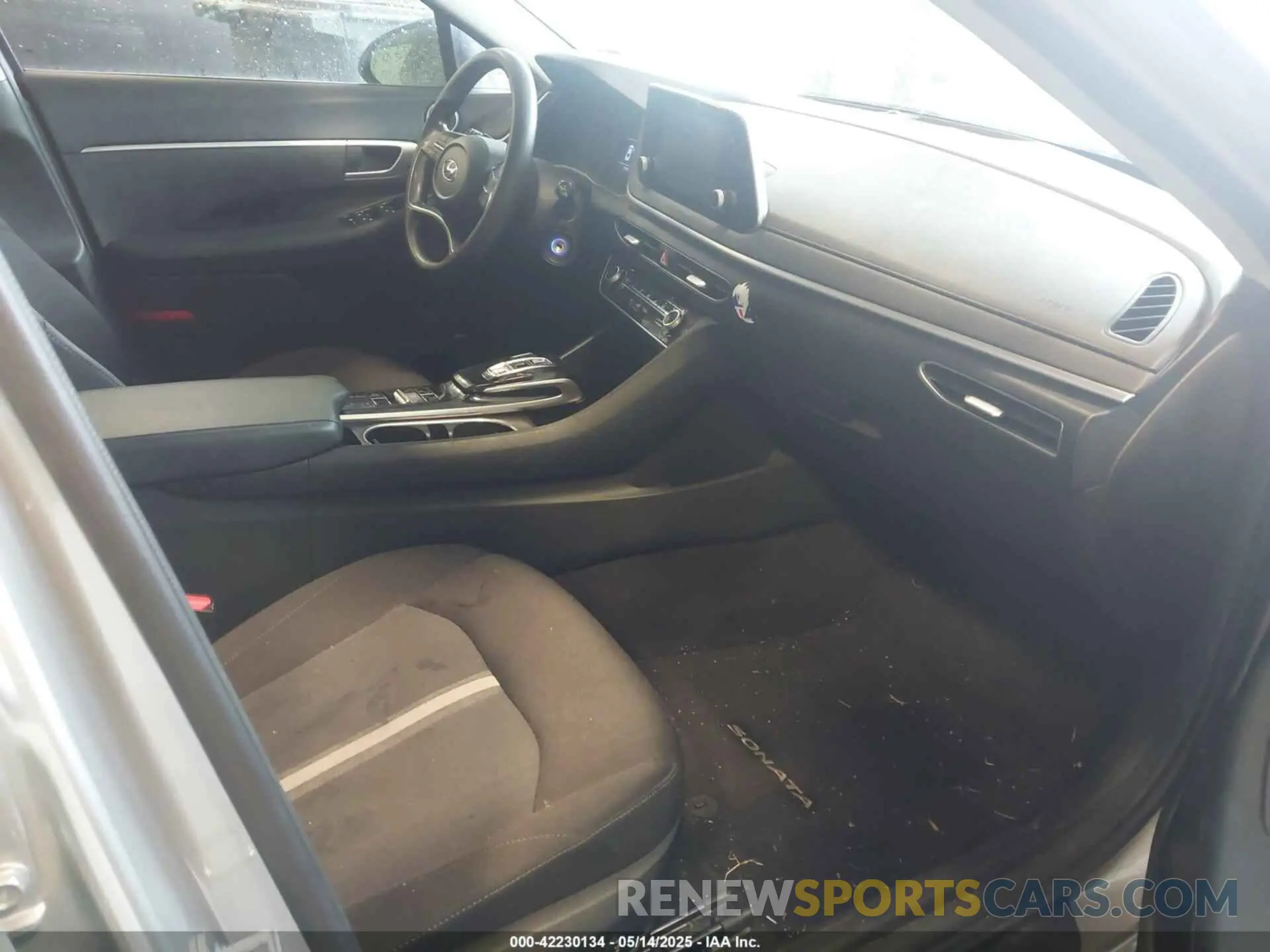 5 Photograph of a damaged car 5NPEG4JA6LH010801 HYUNDAI SONATA 2020