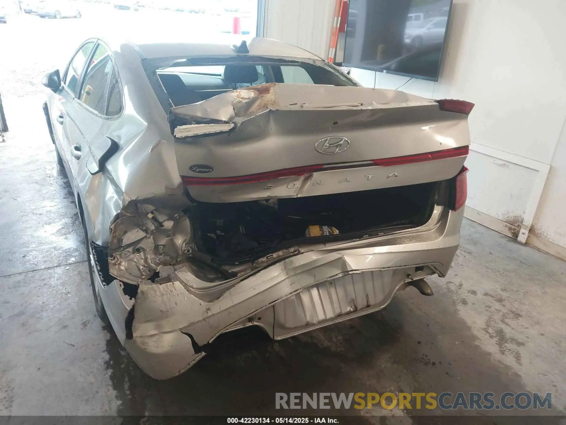 6 Photograph of a damaged car 5NPEG4JA6LH010801 HYUNDAI SONATA 2020