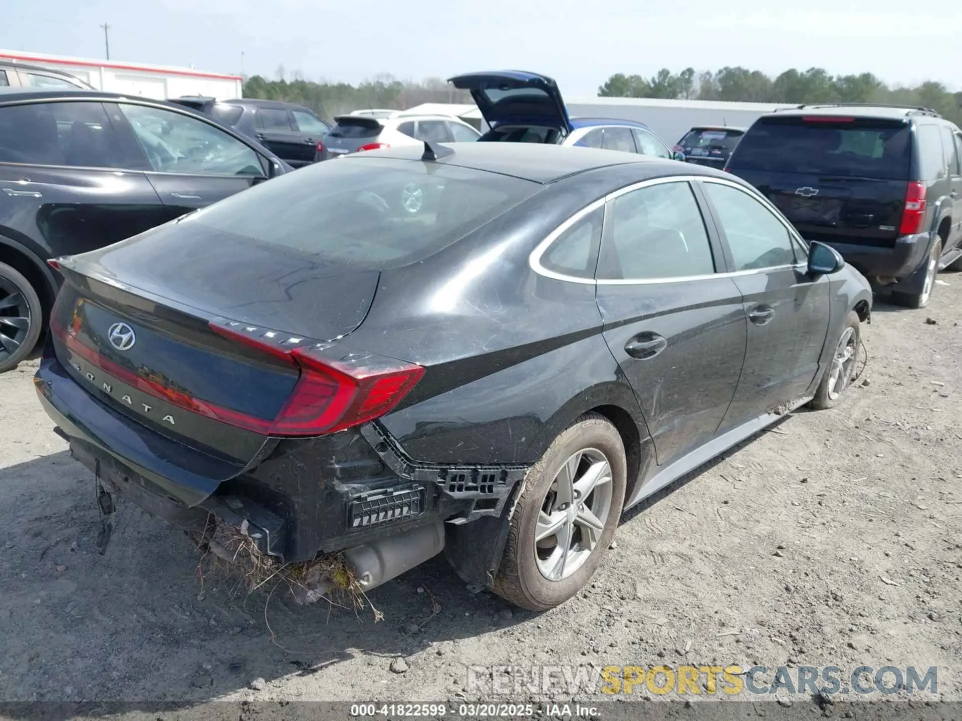 4 Photograph of a damaged car 5NPEG4JA9LH056882 HYUNDAI SONATA 2020