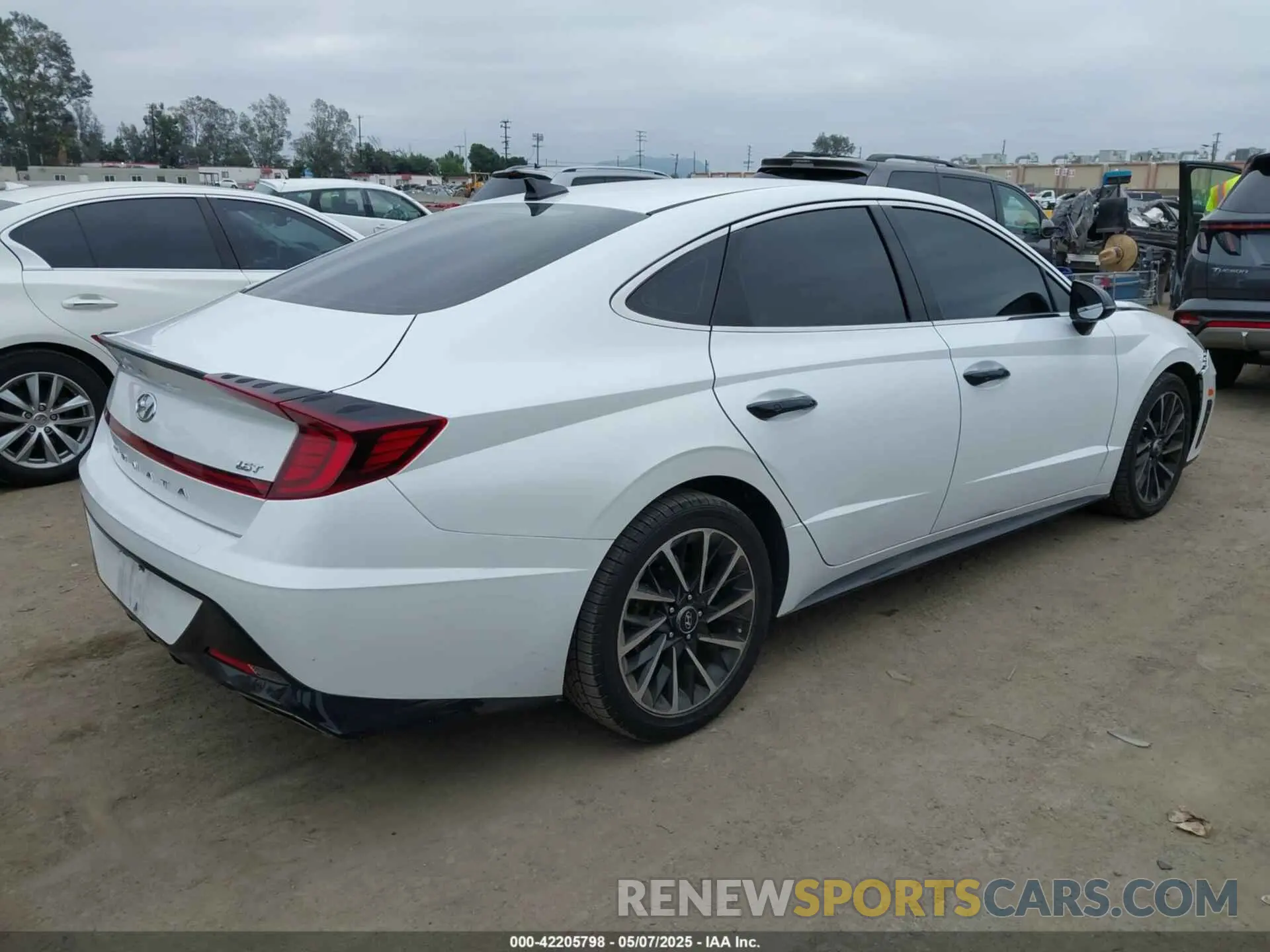 4 Photograph of a damaged car 5NPEJ4J21LH025720 HYUNDAI SONATA 2020