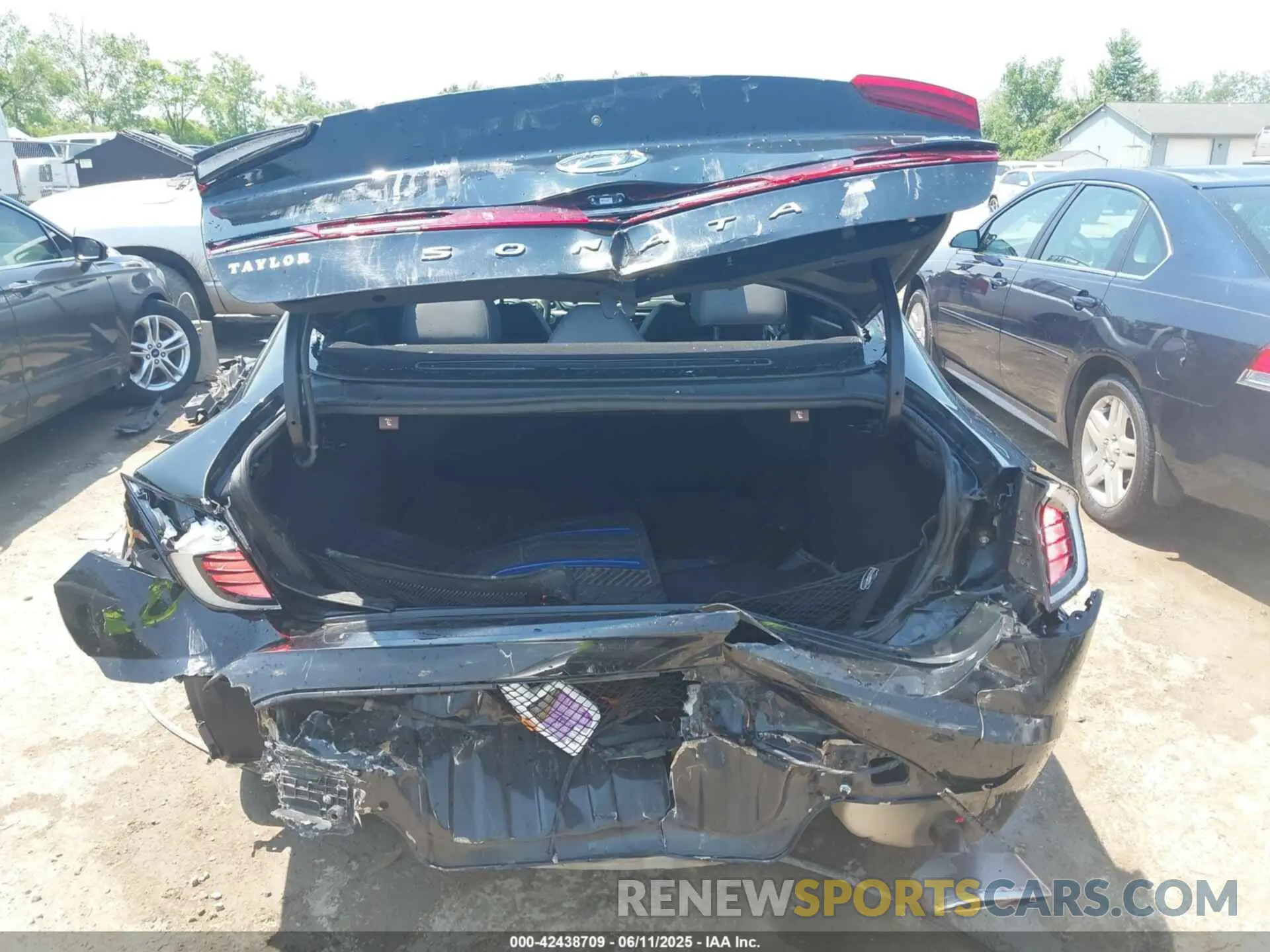 16 Photograph of a damaged car 5NPEJ4J27LH041775 HYUNDAI SONATA 2020