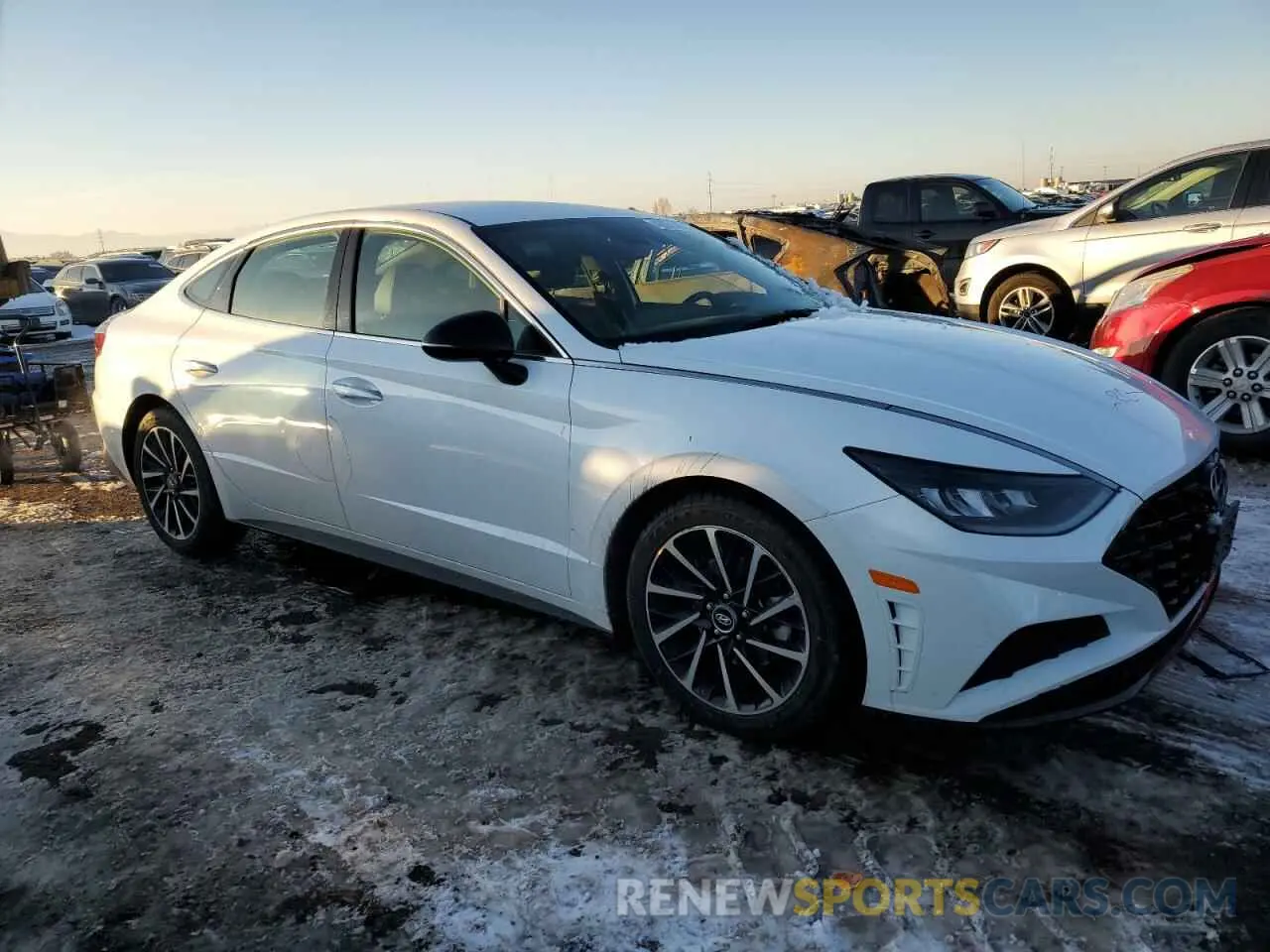 4 Photograph of a damaged car 5NPEJ4J29LH011905 HYUNDAI SONATA 2020