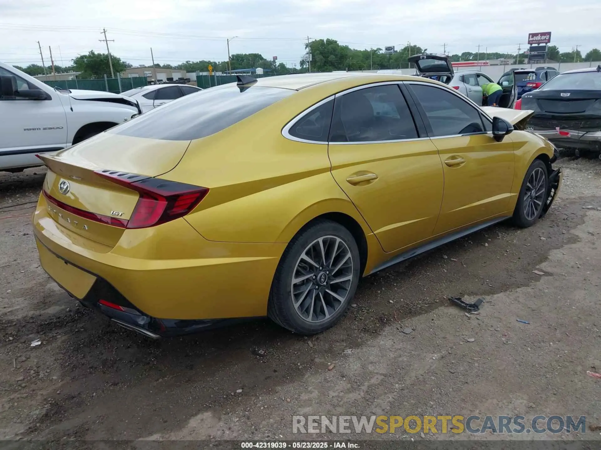 4 Photograph of a damaged car 5NPEJ4J2XLH034853 HYUNDAI SONATA 2020
