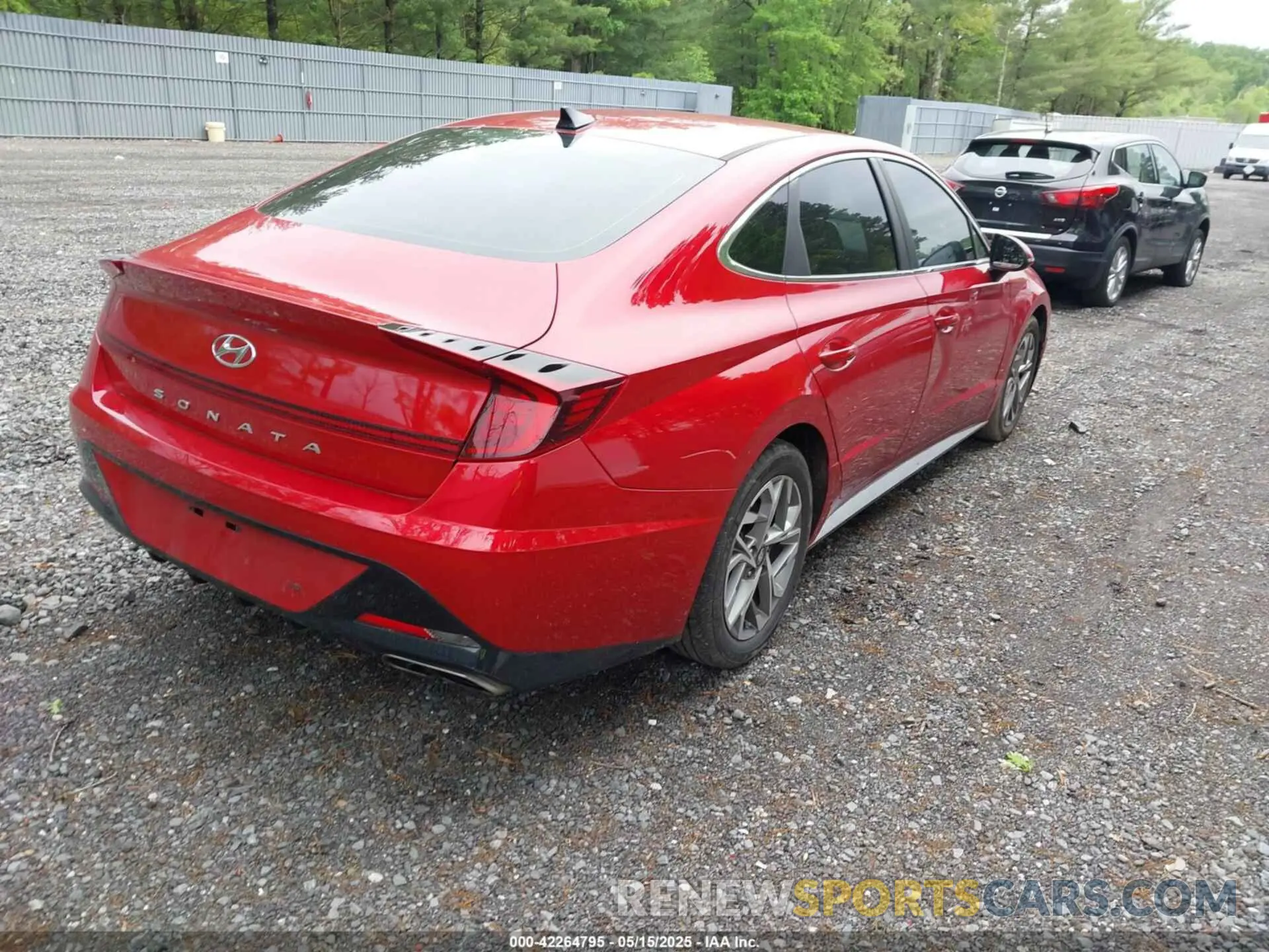 4 Photograph of a damaged car 5NPEL4JA0LH022194 HYUNDAI SONATA 2020
