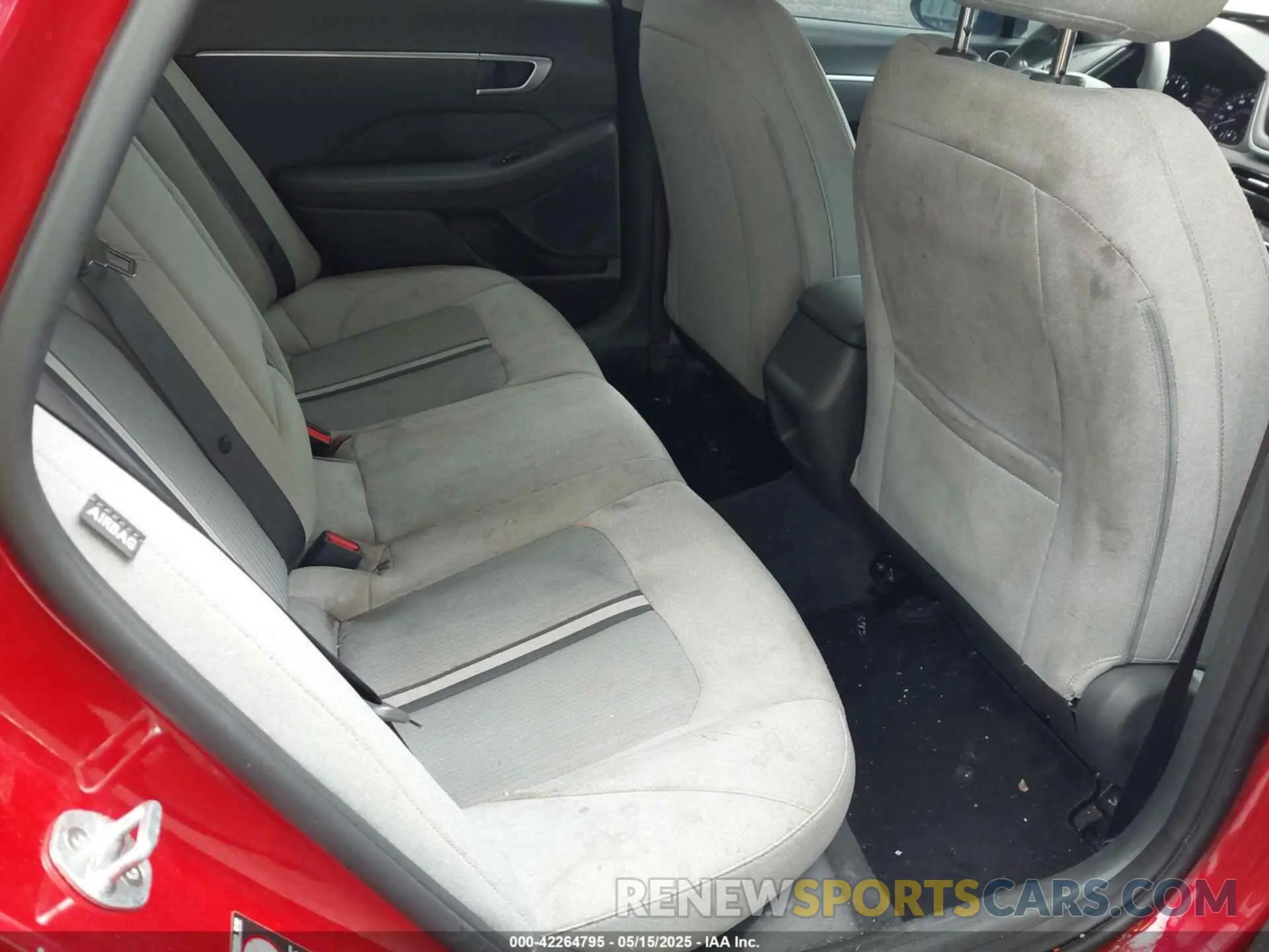 8 Photograph of a damaged car 5NPEL4JA0LH022194 HYUNDAI SONATA 2020