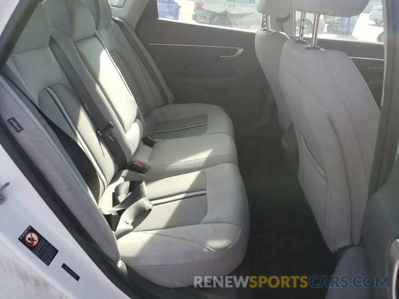 10 Photograph of a damaged car 5NPEL4JA8LH031743 HYUNDAI SONATA 2020