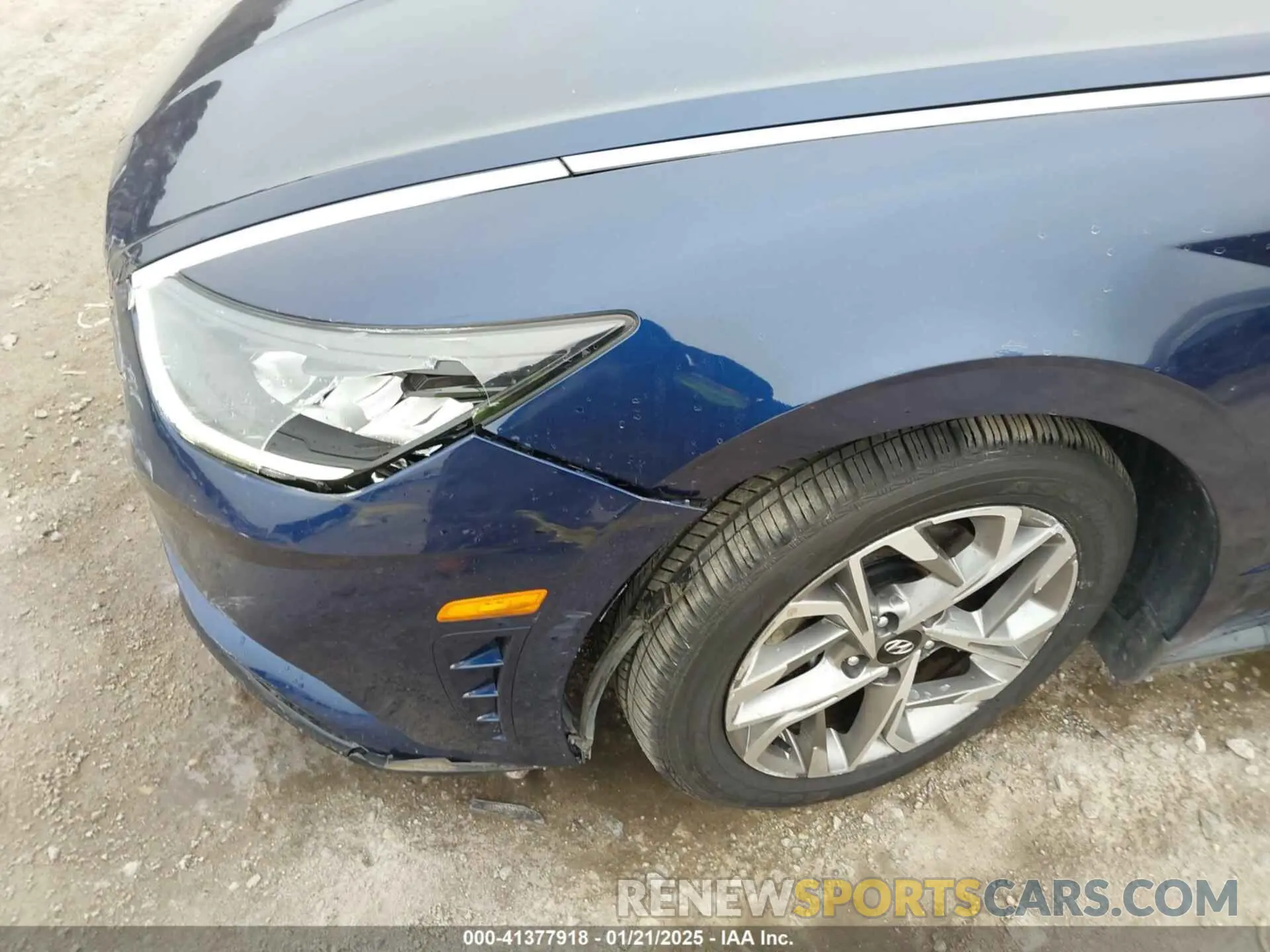 17 Photograph of a damaged car 5NPEL4JA8LH054780 HYUNDAI SONATA 2020