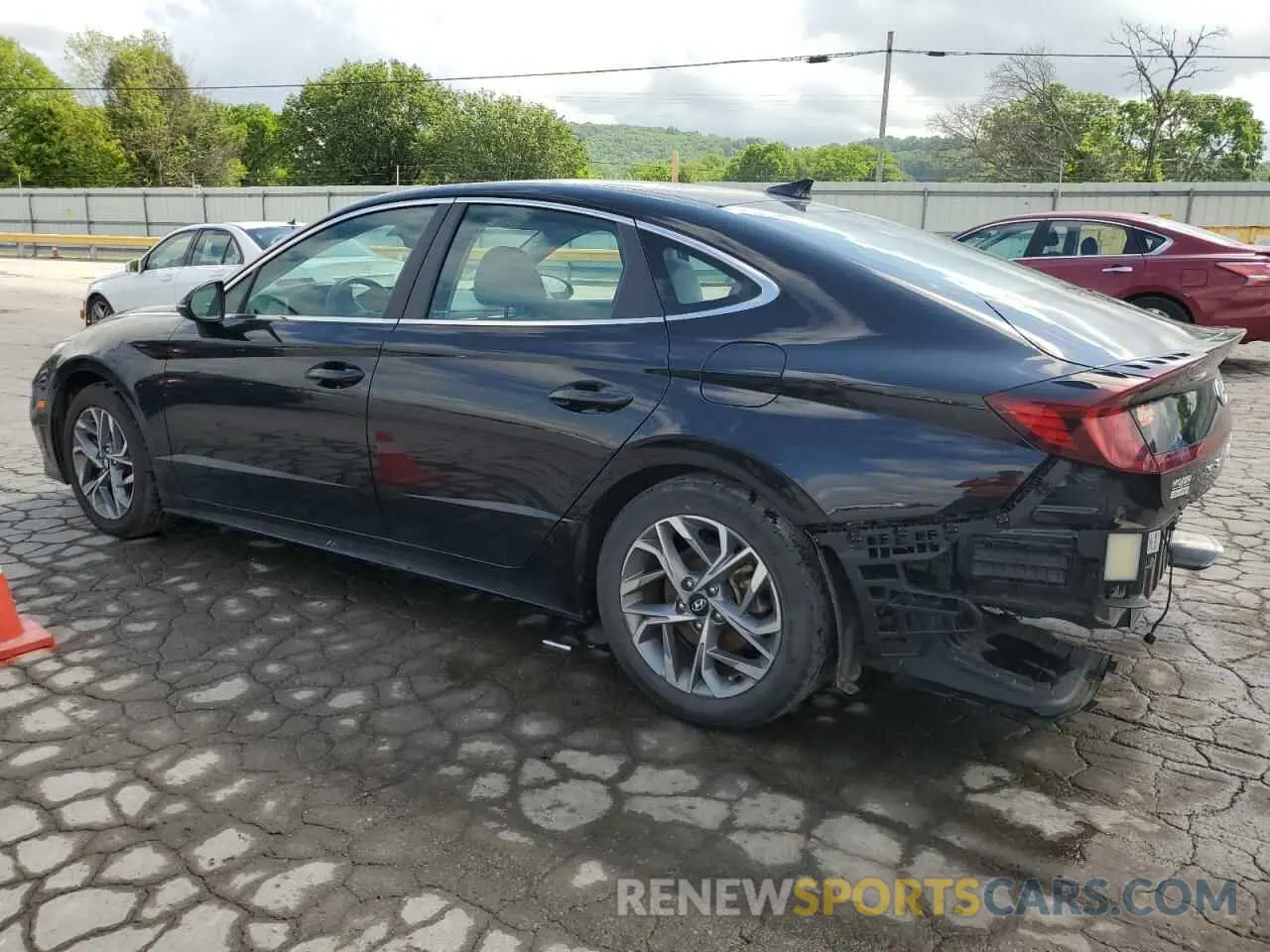2 Photograph of a damaged car 5NPEL4JAXLH032165 HYUNDAI SONATA 2020