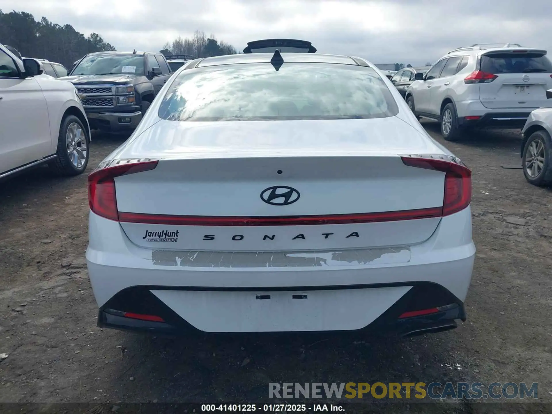 17 Photograph of a damaged car 5NPEF4JA0MH099639 HYUNDAI SONATA 2021