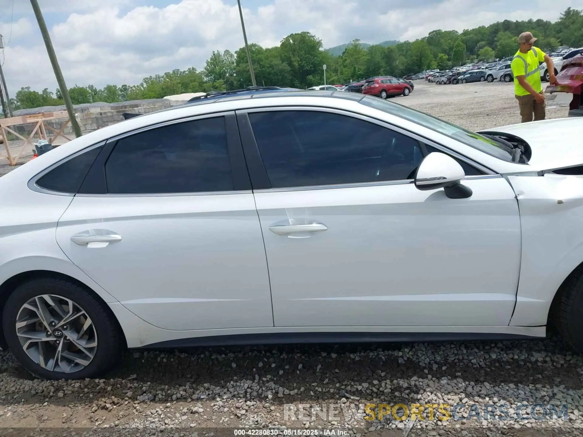 14 Photograph of a damaged car 5NPEF4JA4MH117141 HYUNDAI SONATA 2021