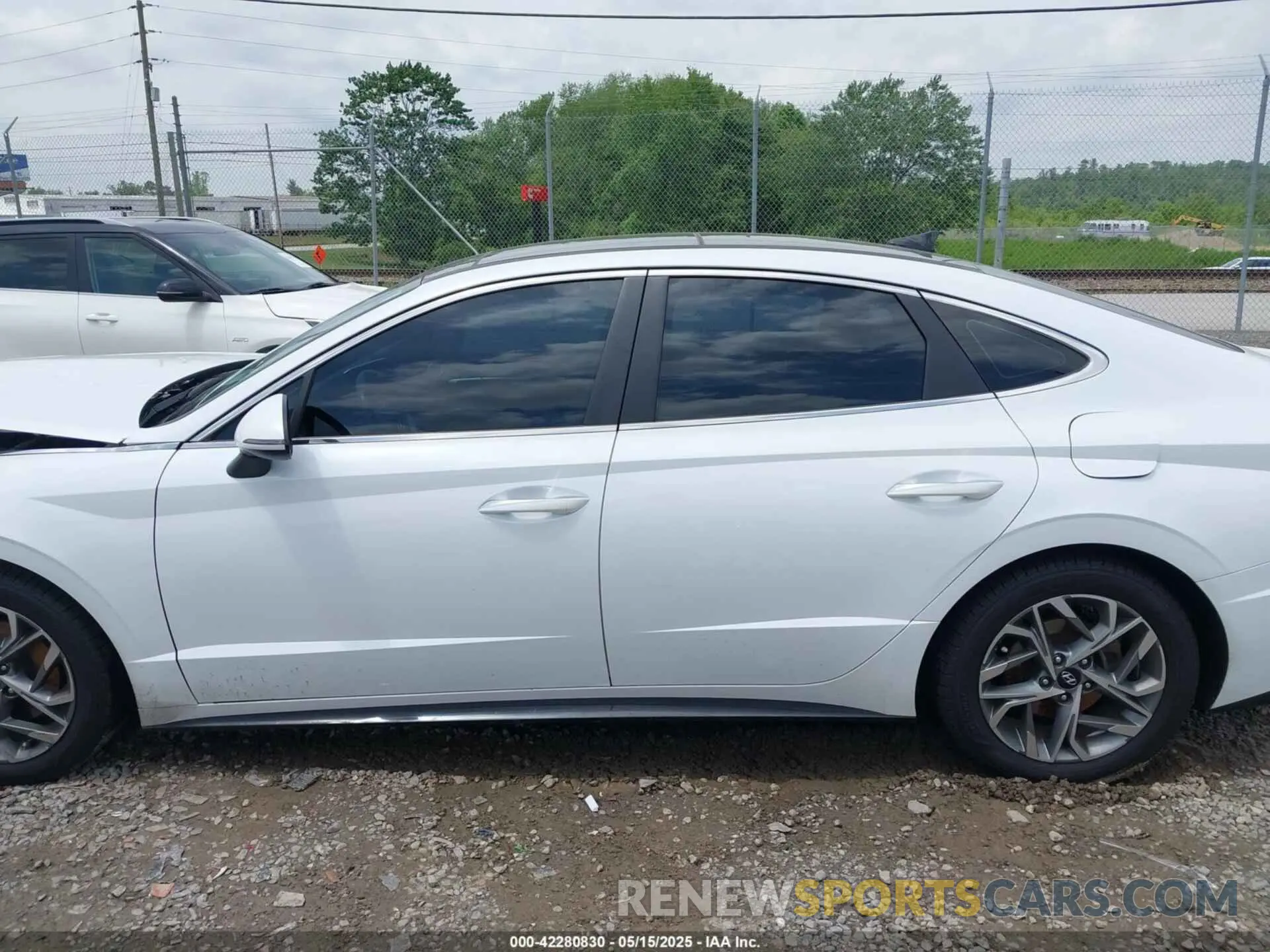 15 Photograph of a damaged car 5NPEF4JA4MH117141 HYUNDAI SONATA 2021
