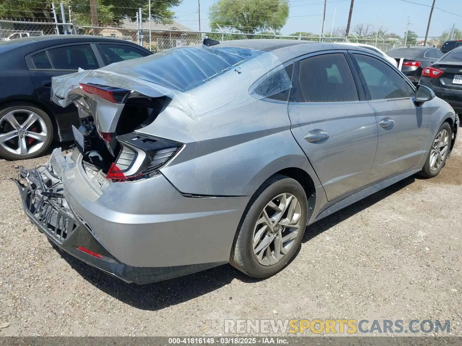 4 Photograph of a damaged car 5NPEF4JA6MH120705 HYUNDAI SONATA 2021