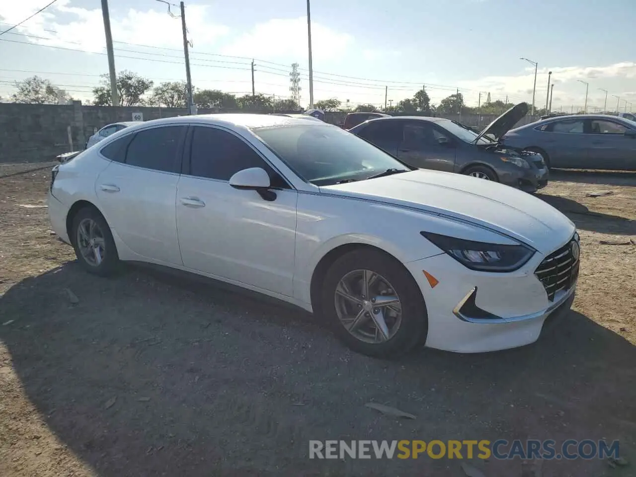 4 Photograph of a damaged car 5NPEG4JA0MH077332 HYUNDAI SONATA 2021