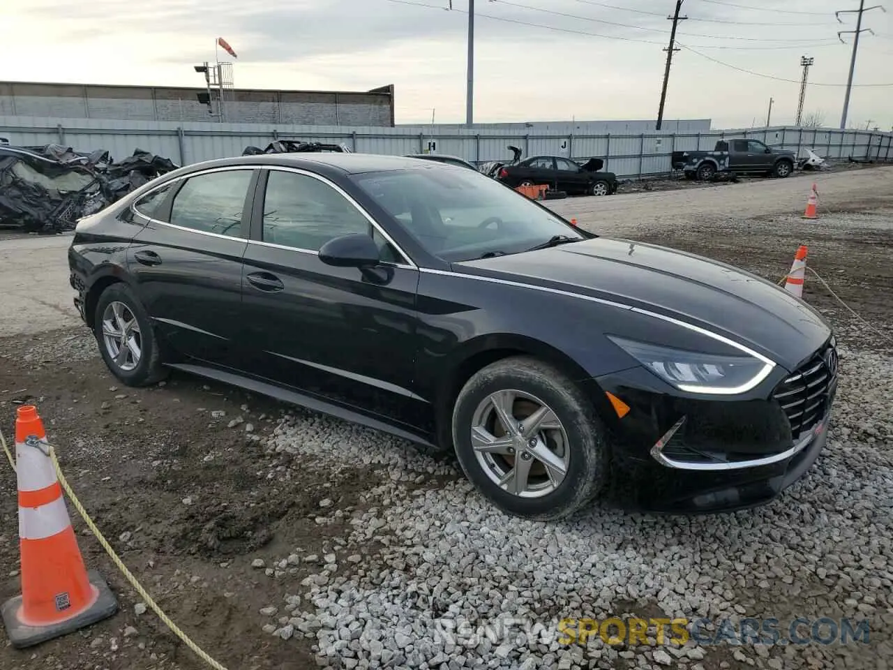 4 Photograph of a damaged car 5NPEG4JA1MH071586 HYUNDAI SONATA 2021