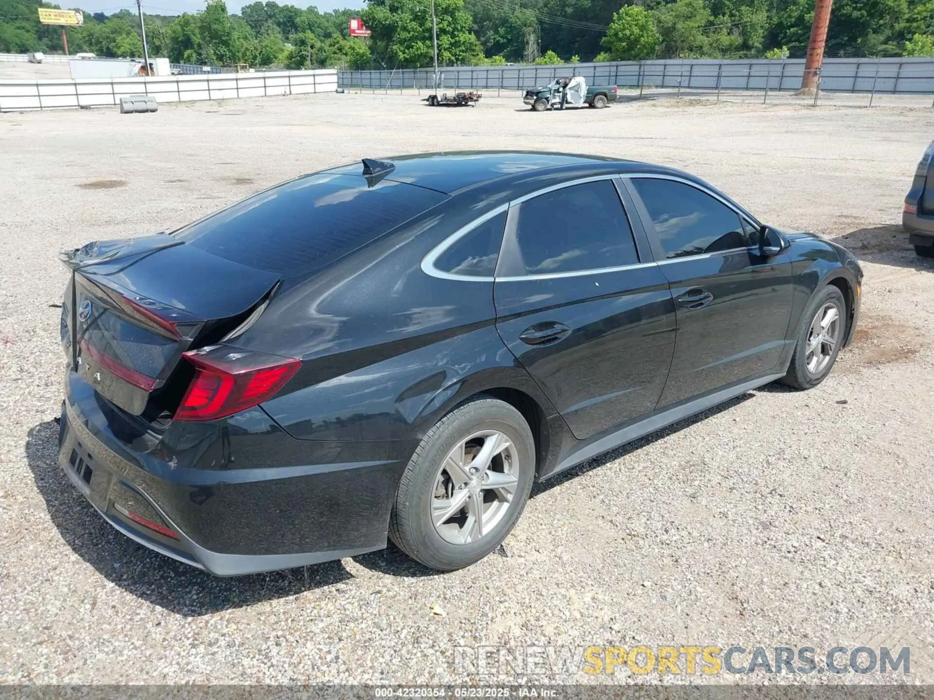 4 Photograph of a damaged car 5NPEG4JA1MH079669 HYUNDAI SONATA 2021