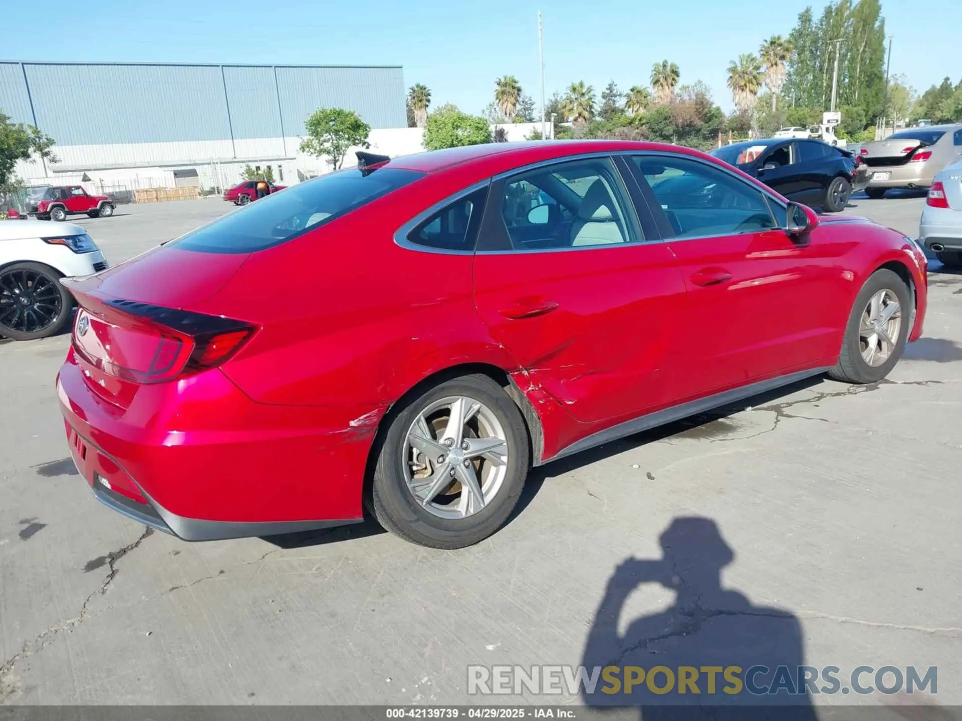 4 Photograph of a damaged car 5NPEG4JA2MH081009 HYUNDAI SONATA 2021