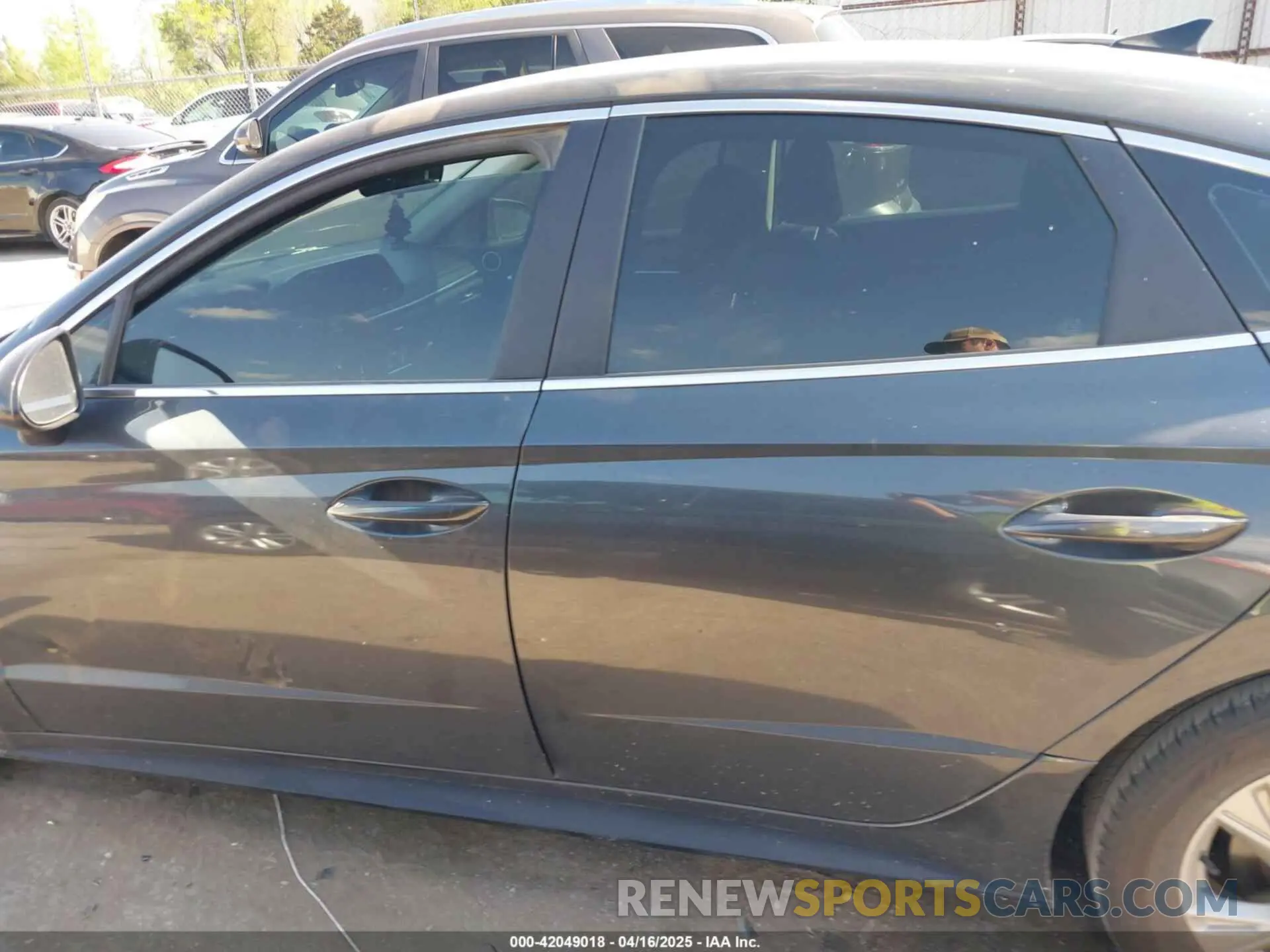 14 Photograph of a damaged car 5NPEG4JA9MH113342 HYUNDAI SONATA 2021