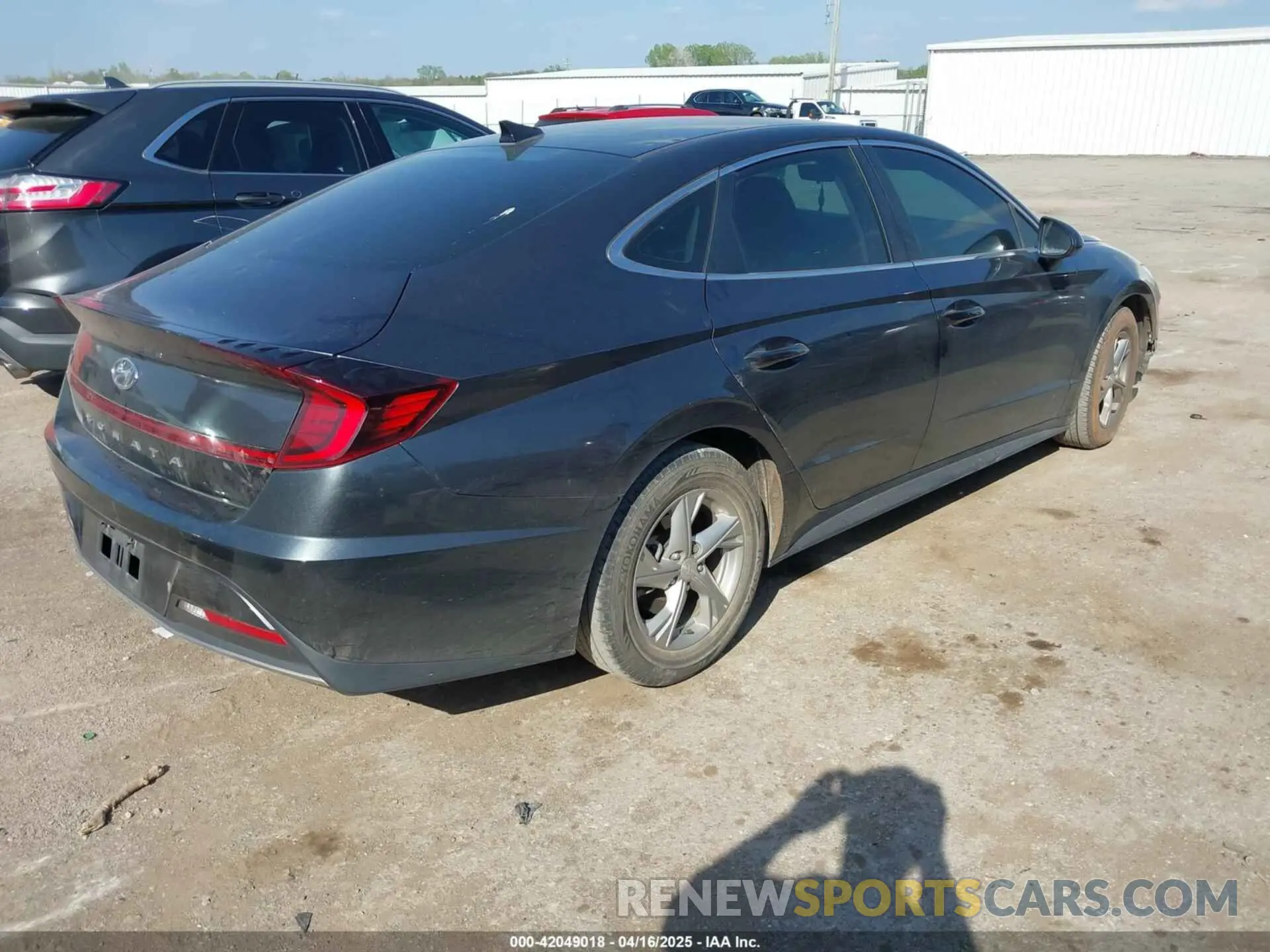 4 Photograph of a damaged car 5NPEG4JA9MH113342 HYUNDAI SONATA 2021