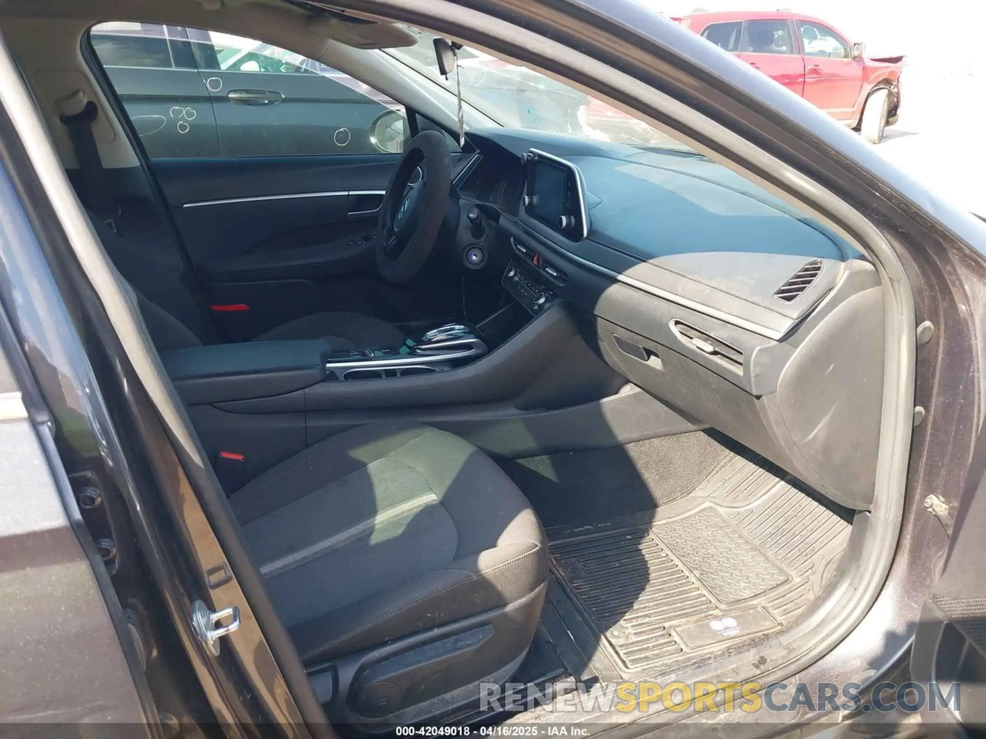 5 Photograph of a damaged car 5NPEG4JA9MH113342 HYUNDAI SONATA 2021