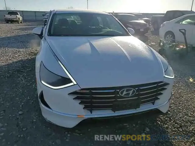 11 Photograph of a damaged car 5NPEG4JAXMH093313 HYUNDAI SONATA 2021