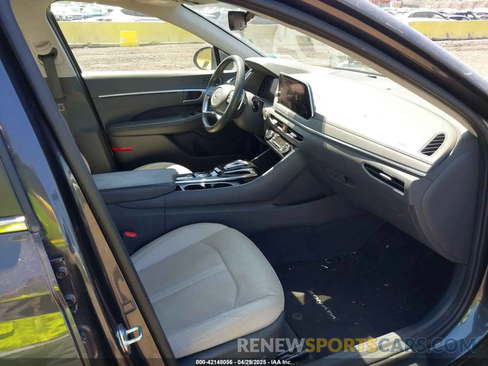 5 Photograph of a damaged car 5NPEH4J22MH105279 HYUNDAI SONATA 2021