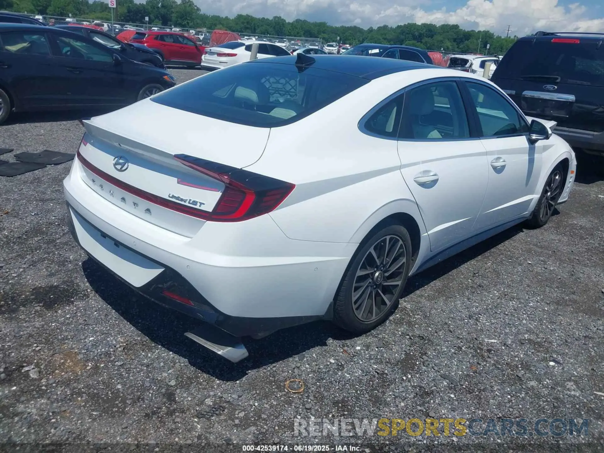 4 Photograph of a damaged car 5NPEH4J25MH072732 HYUNDAI SONATA 2021