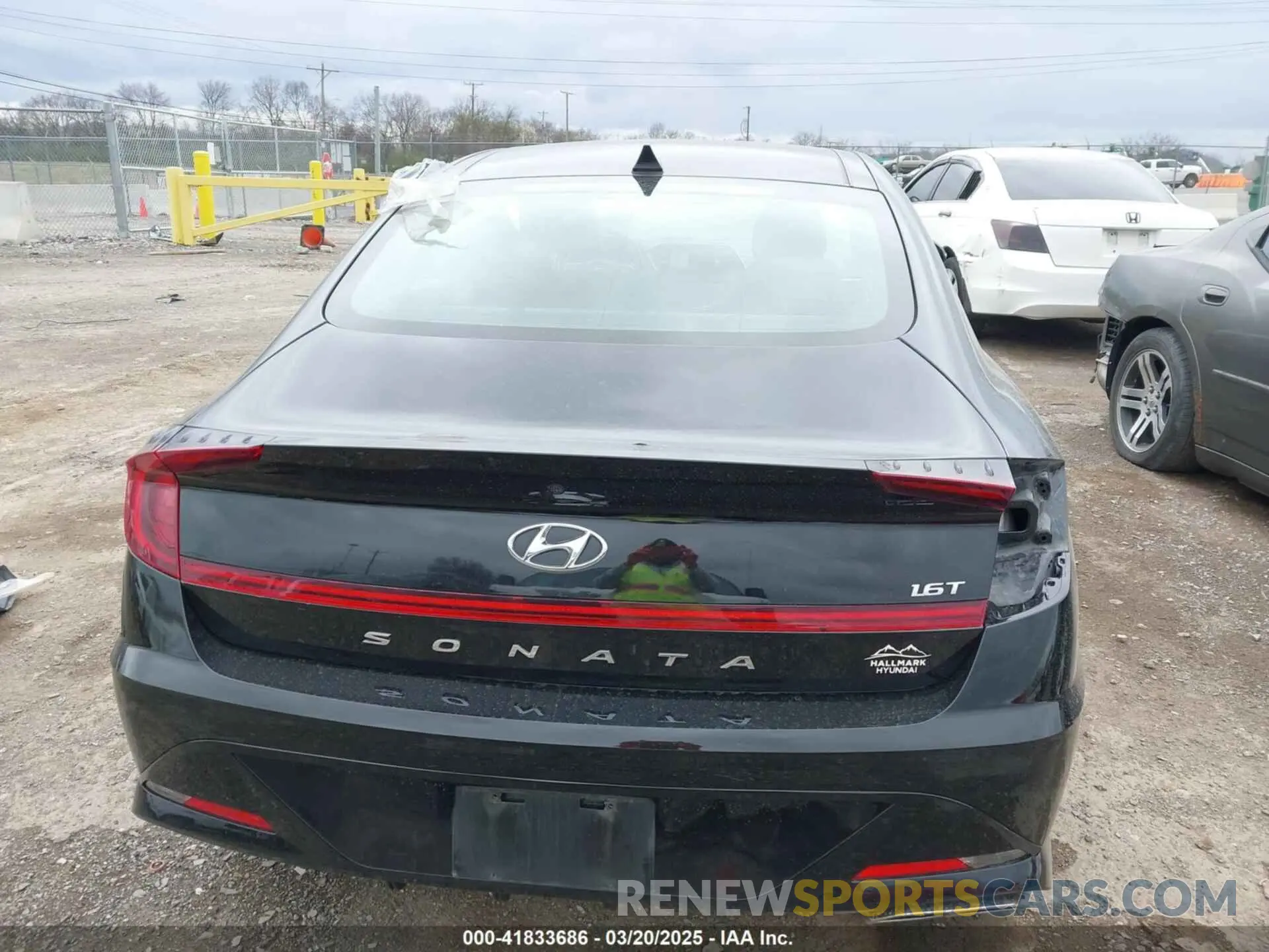 17 Photograph of a damaged car 5NPEJ4J21MH111126 HYUNDAI SONATA 2021