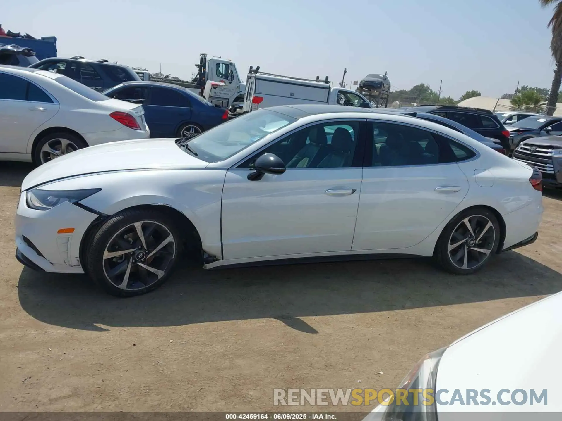 14 Photograph of a damaged car 5NPEJ4J26MH077006 HYUNDAI SONATA 2021