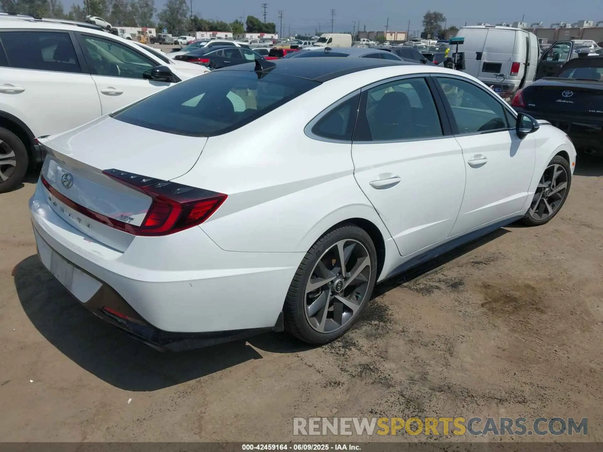4 Photograph of a damaged car 5NPEJ4J26MH077006 HYUNDAI SONATA 2021