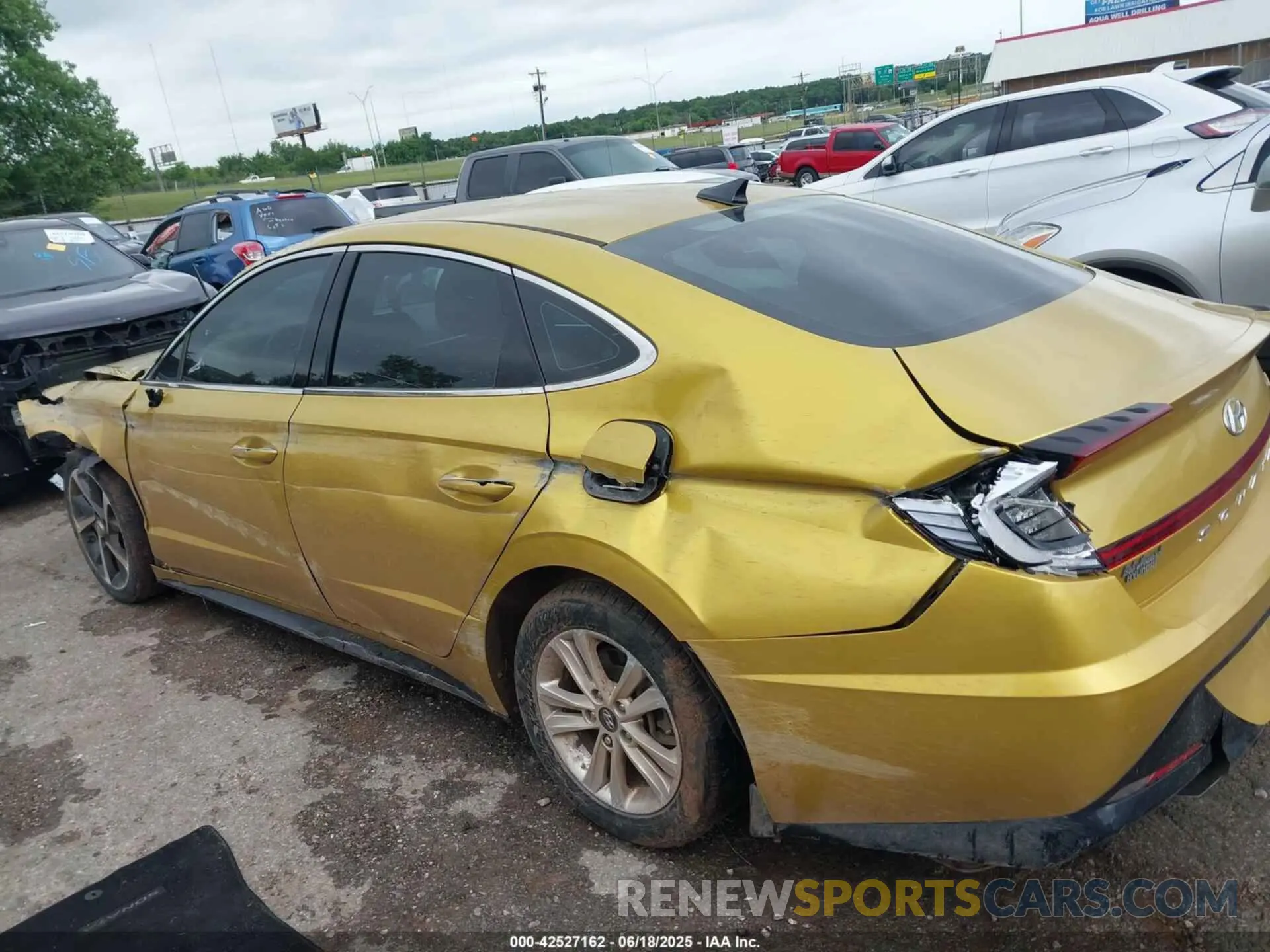14 Photograph of a damaged car 5NPEJ4J27MH068847 HYUNDAI SONATA 2021