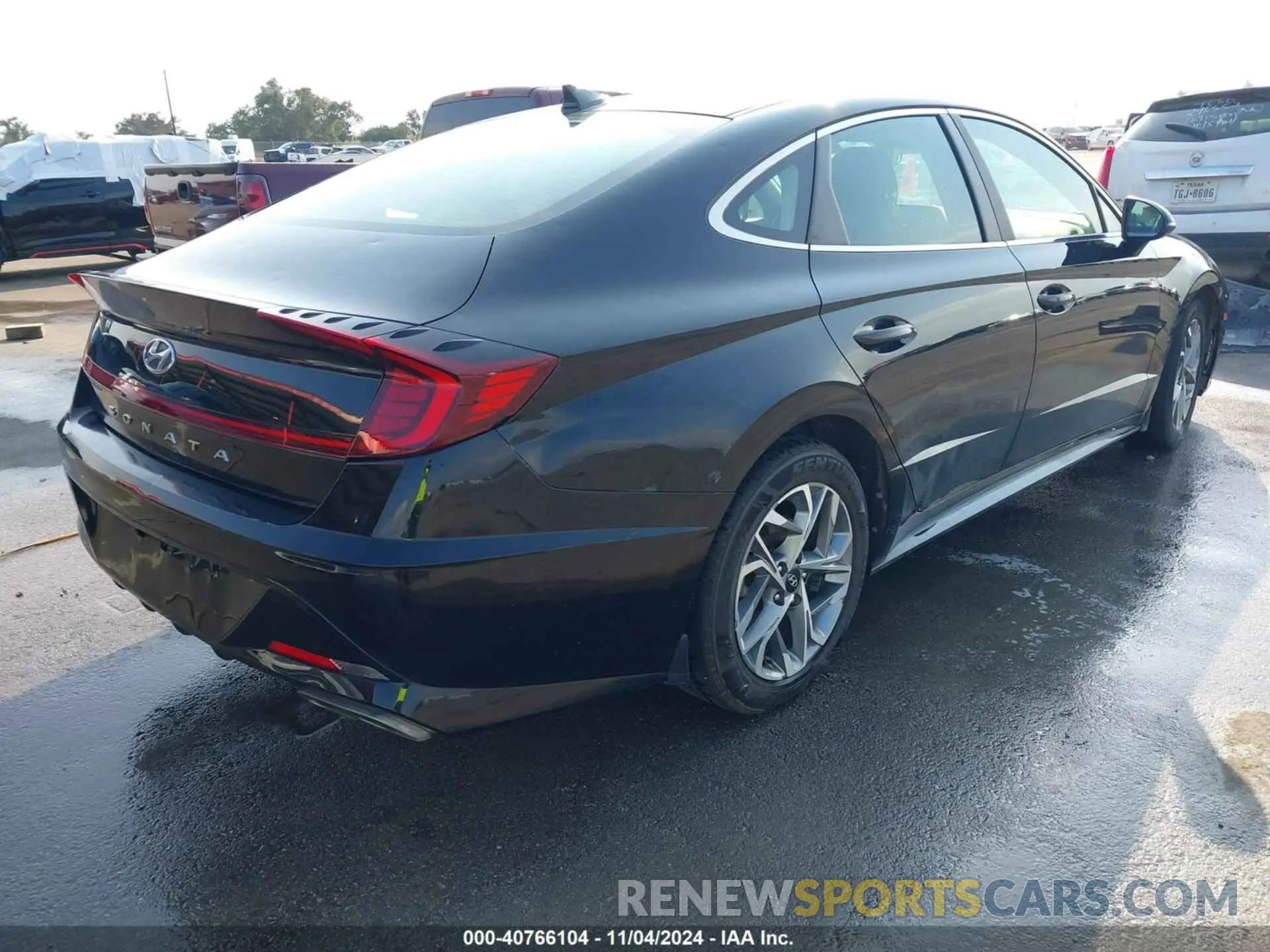 4 Photograph of a damaged car 5NPEL4JA7MH102903 HYUNDAI SONATA 2021