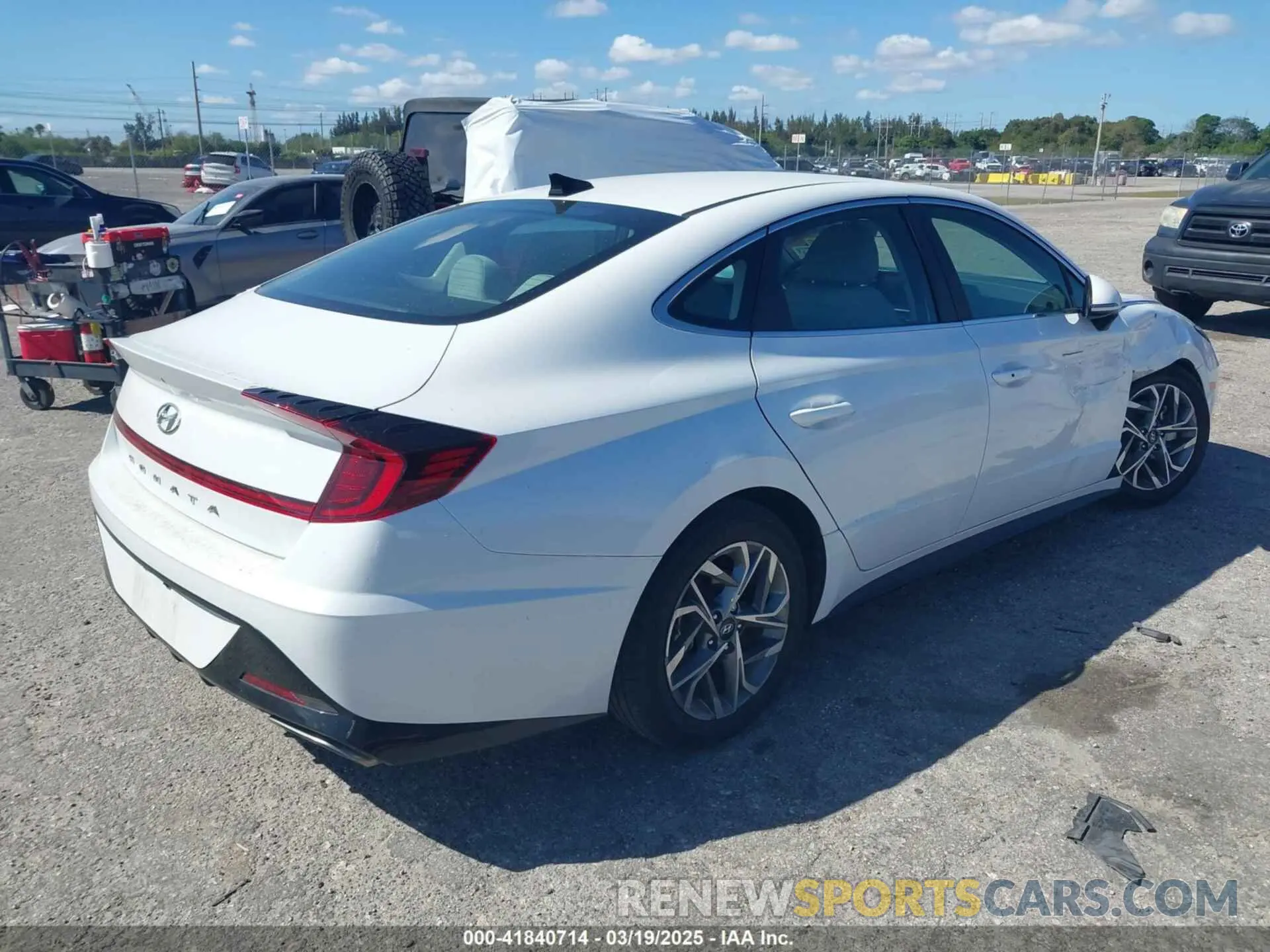 4 Photograph of a damaged car 5NPEL4JA8MH069006 HYUNDAI SONATA 2021