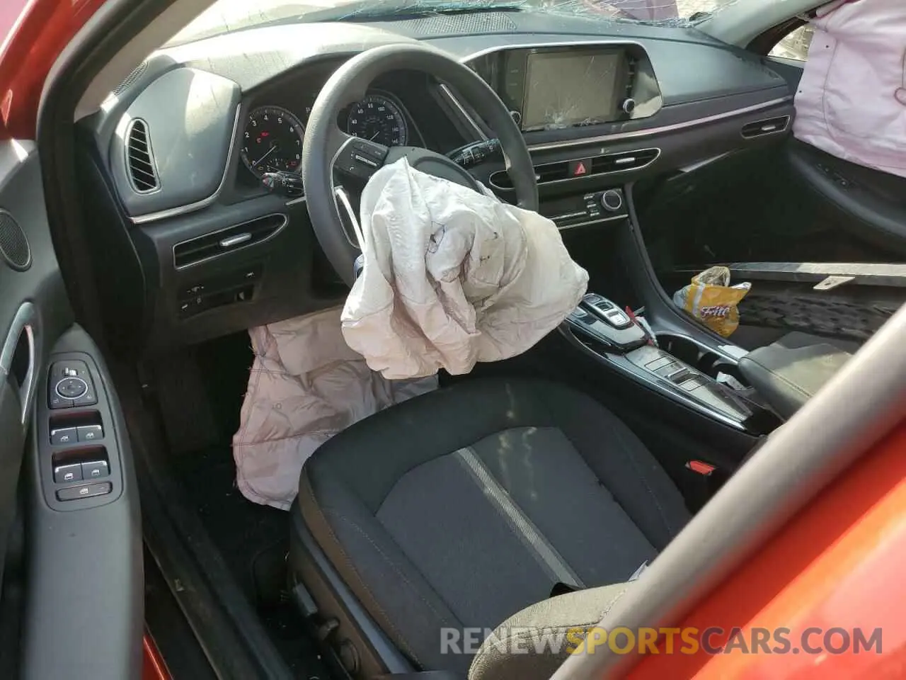 8 Photograph of a damaged car 5NPEL4JA9MH091810 HYUNDAI SONATA 2021