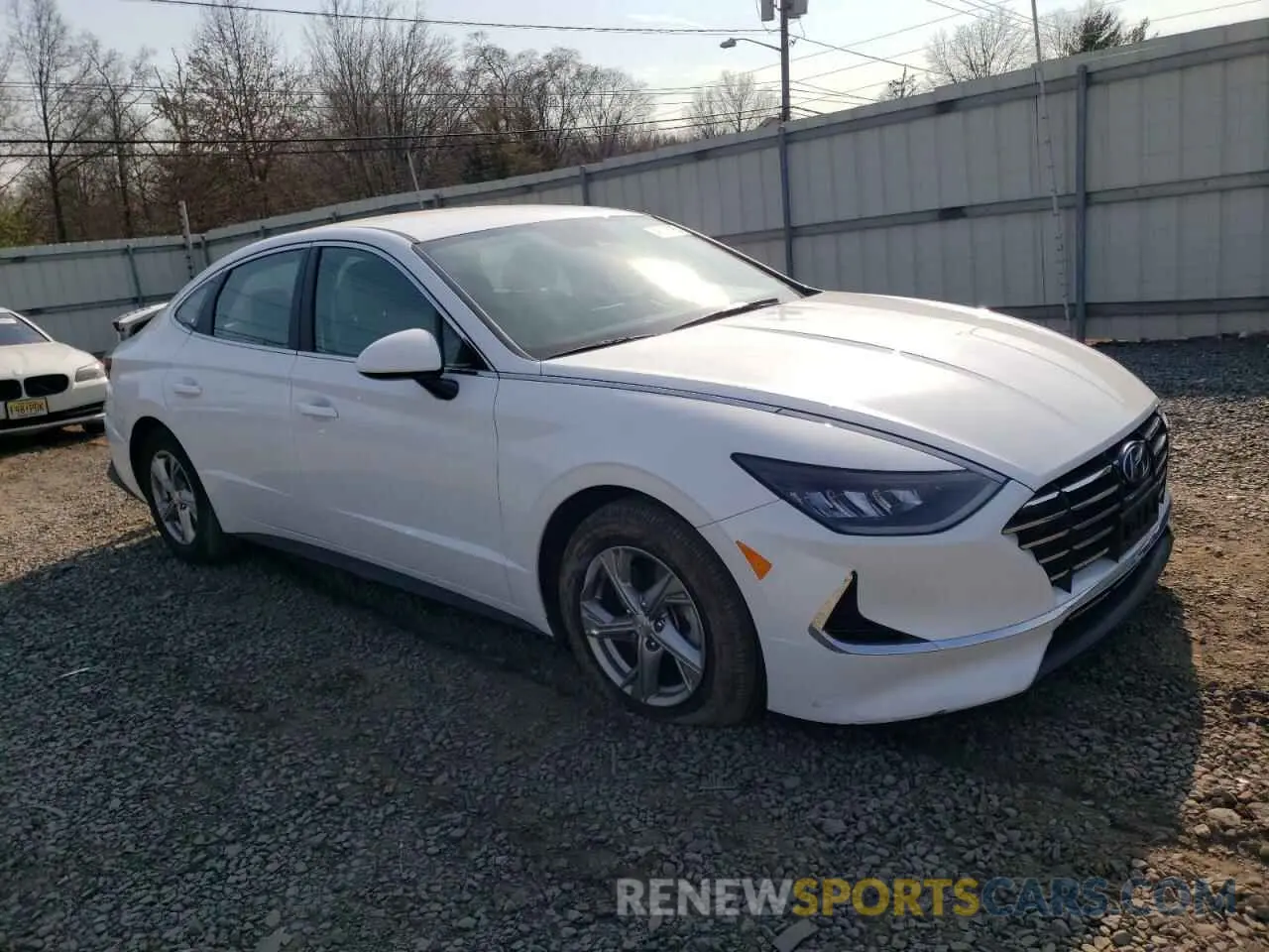 4 Photograph of a damaged car 5NPEG4JA0NH143654 HYUNDAI SONATA 2022