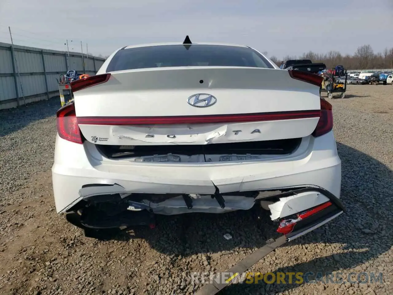 6 Photograph of a damaged car 5NPEG4JA0NH143654 HYUNDAI SONATA 2022
