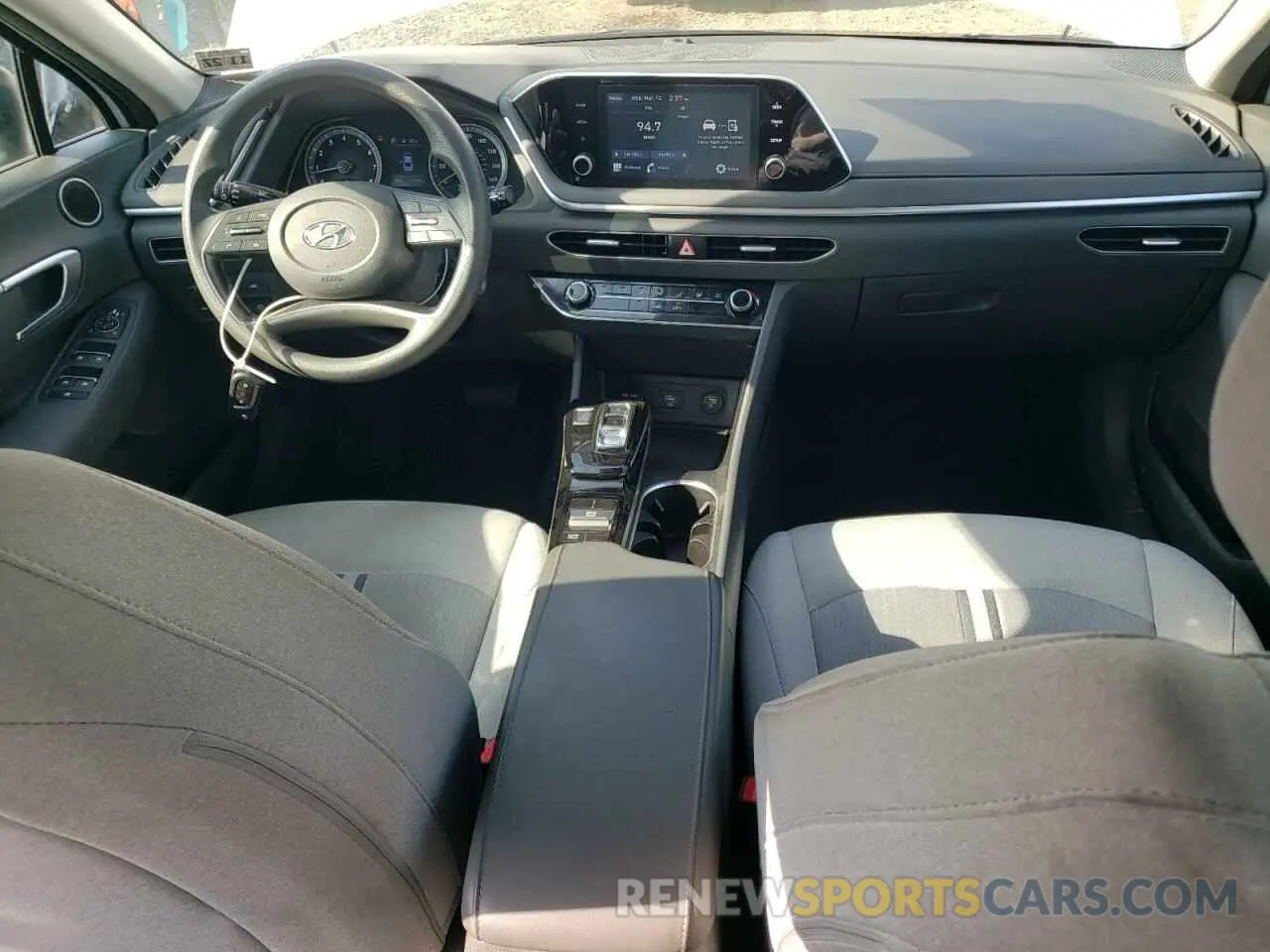 8 Photograph of a damaged car 5NPEG4JA0NH143654 HYUNDAI SONATA 2022