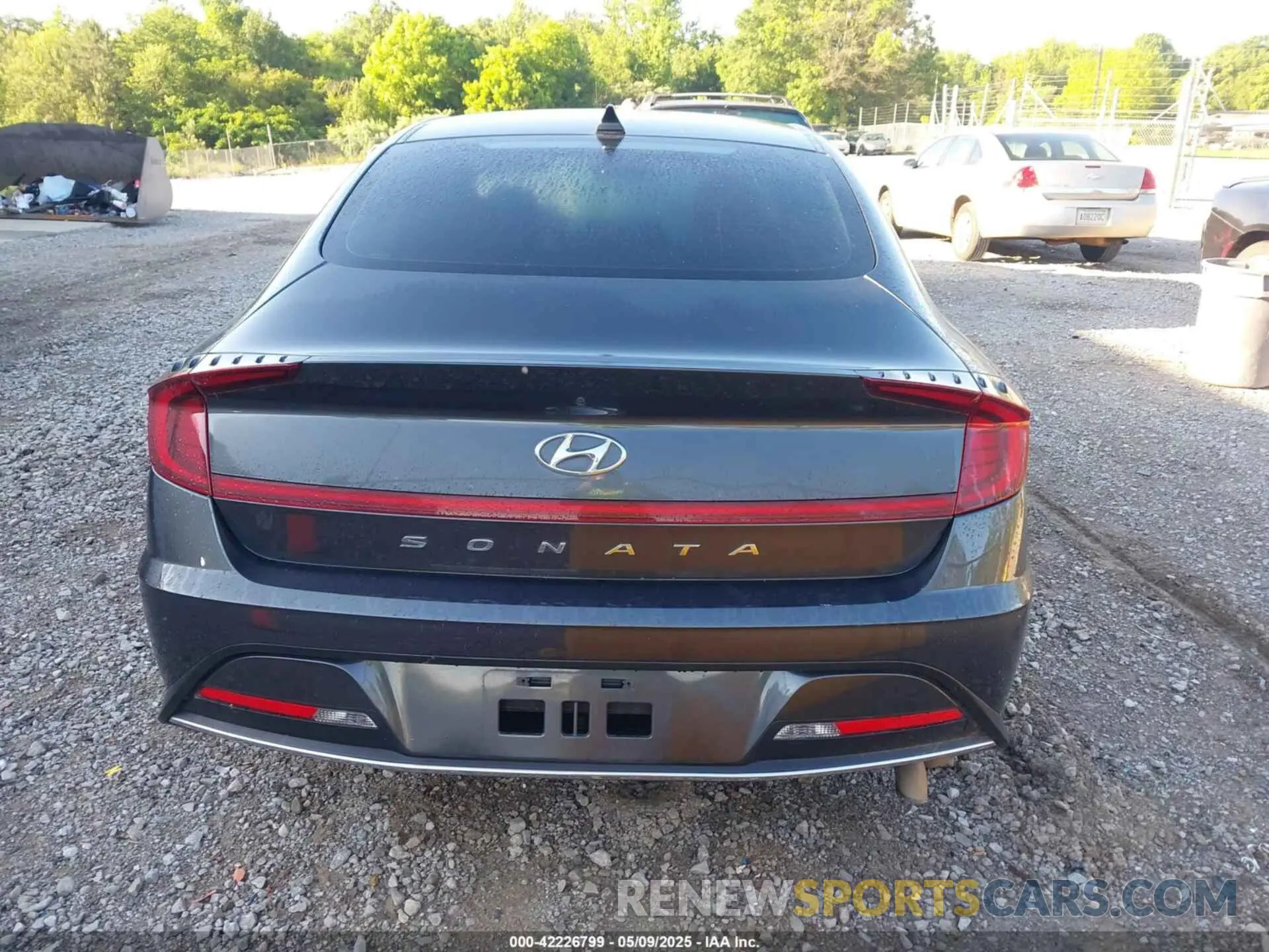 16 Photograph of a damaged car 5NPEG4JA1NH147793 HYUNDAI SONATA 2022