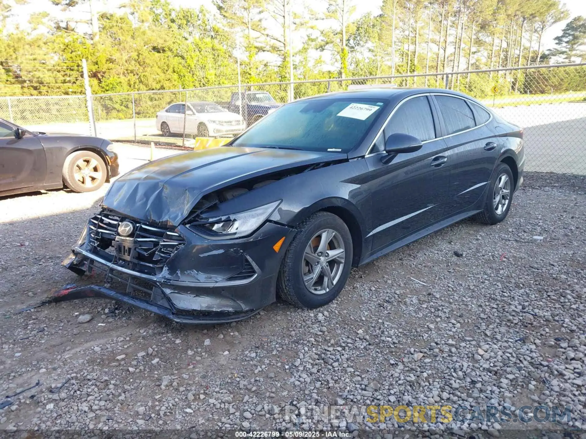 2 Photograph of a damaged car 5NPEG4JA1NH147793 HYUNDAI SONATA 2022